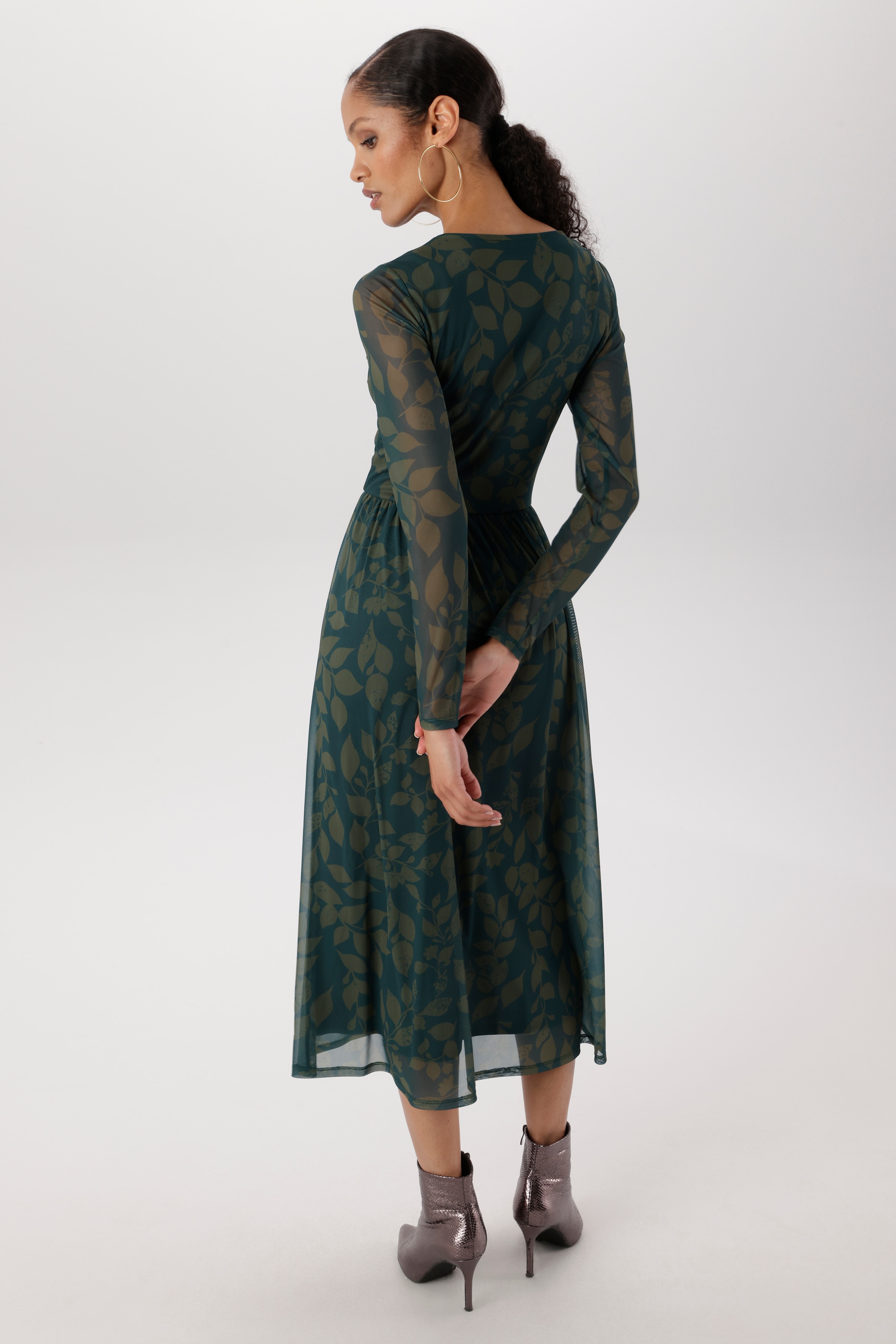 Aniston SELECTED Midikleid mit floraler, fantasievoller Blättermuster