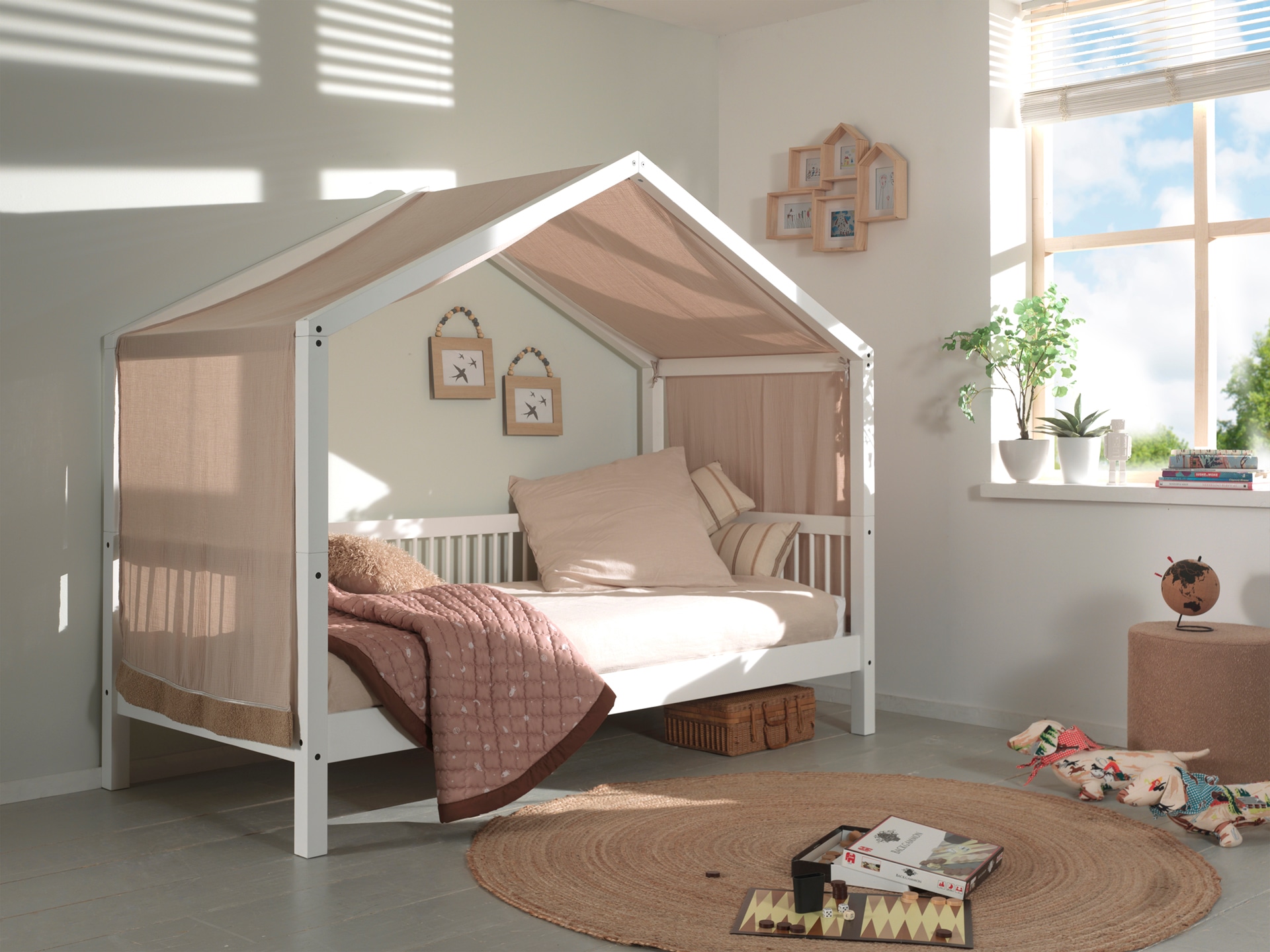 Home affaire Hausbett »Forrest mit Dachaufbau, Textilhimmel, später umbaubar zum Einzelbett«, (mit Textilhimmel, Höhe mt Dachaufbau ca. 170cm), 90/200 Buche massiv weiß lackiert, wahlweise mit o. ohne Bettschublade