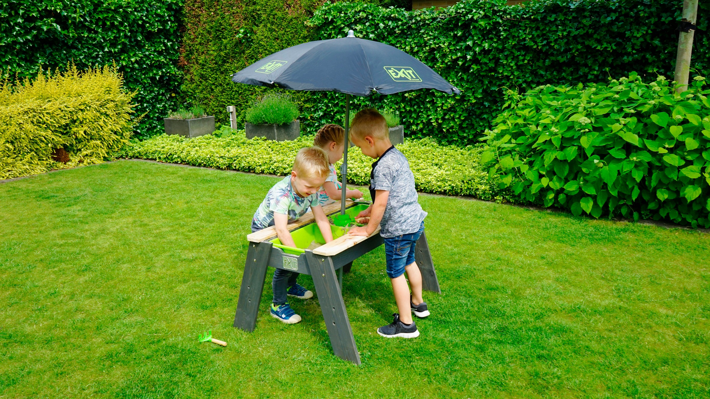 EXIT Spieltisch »Aksent«, mit Sonnenschirm, FSC® - schützt Wald