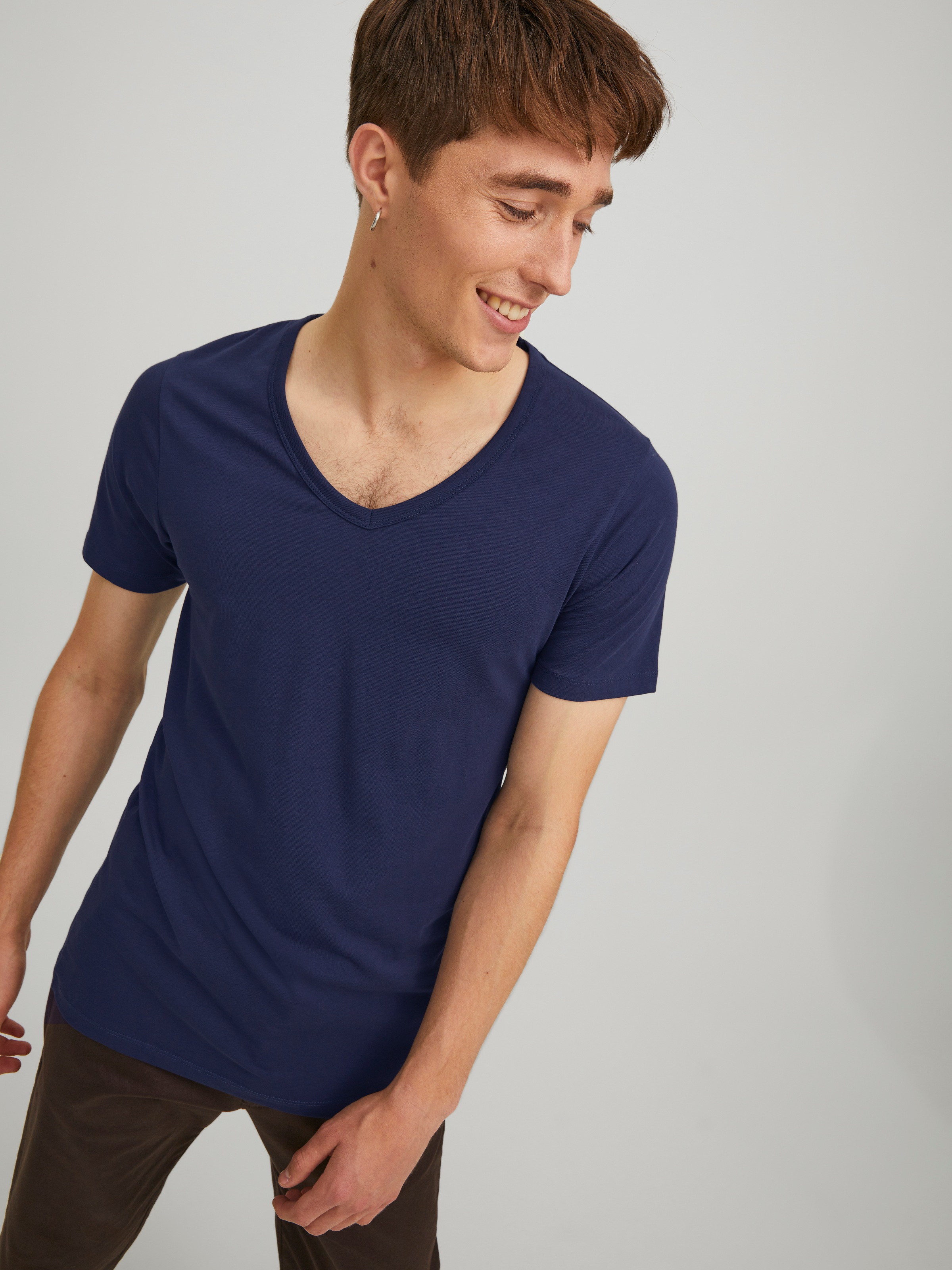 Jack & Jones T-Shirt »SLIM- FIT BASIC TEE V-NECK«, mit V-Ausschnitt
