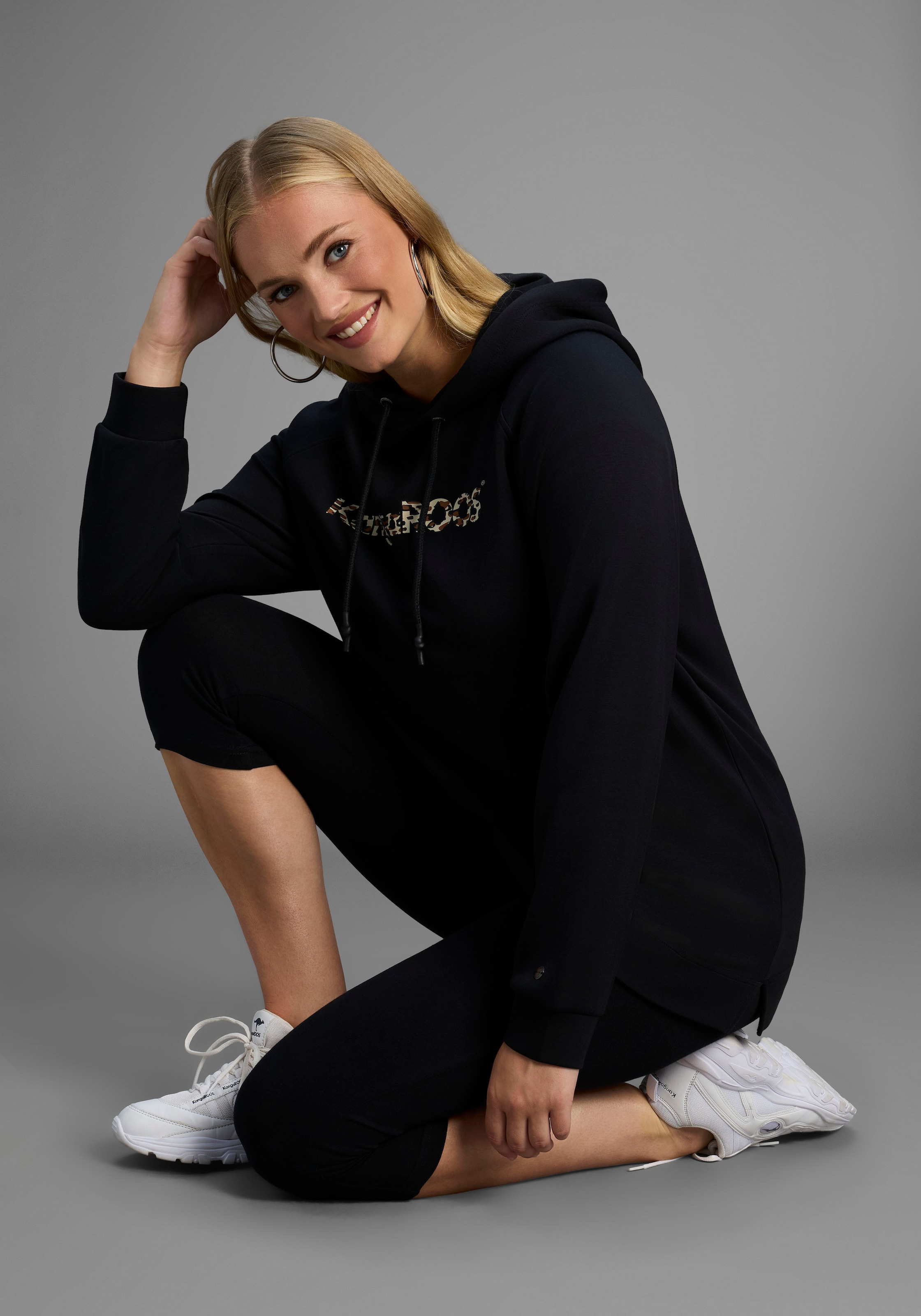 KangaROOS Leggings, mit seitlichen Streifen im Leo-Print