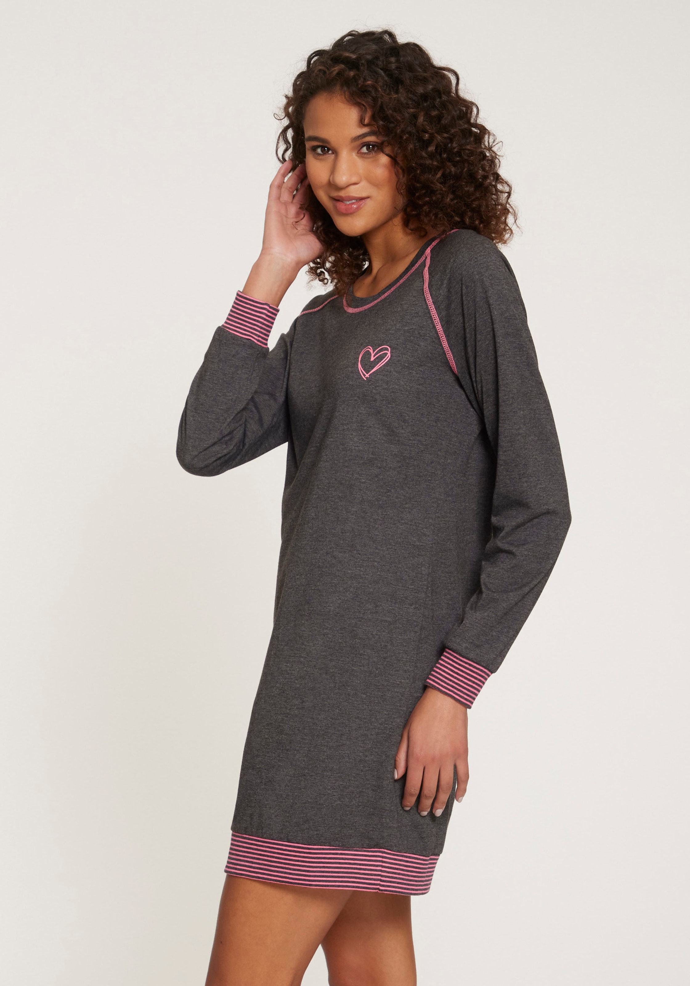 Vivance Dreams Nachthemd mit dekorativen Flatlock-Nähten in Neonfarben