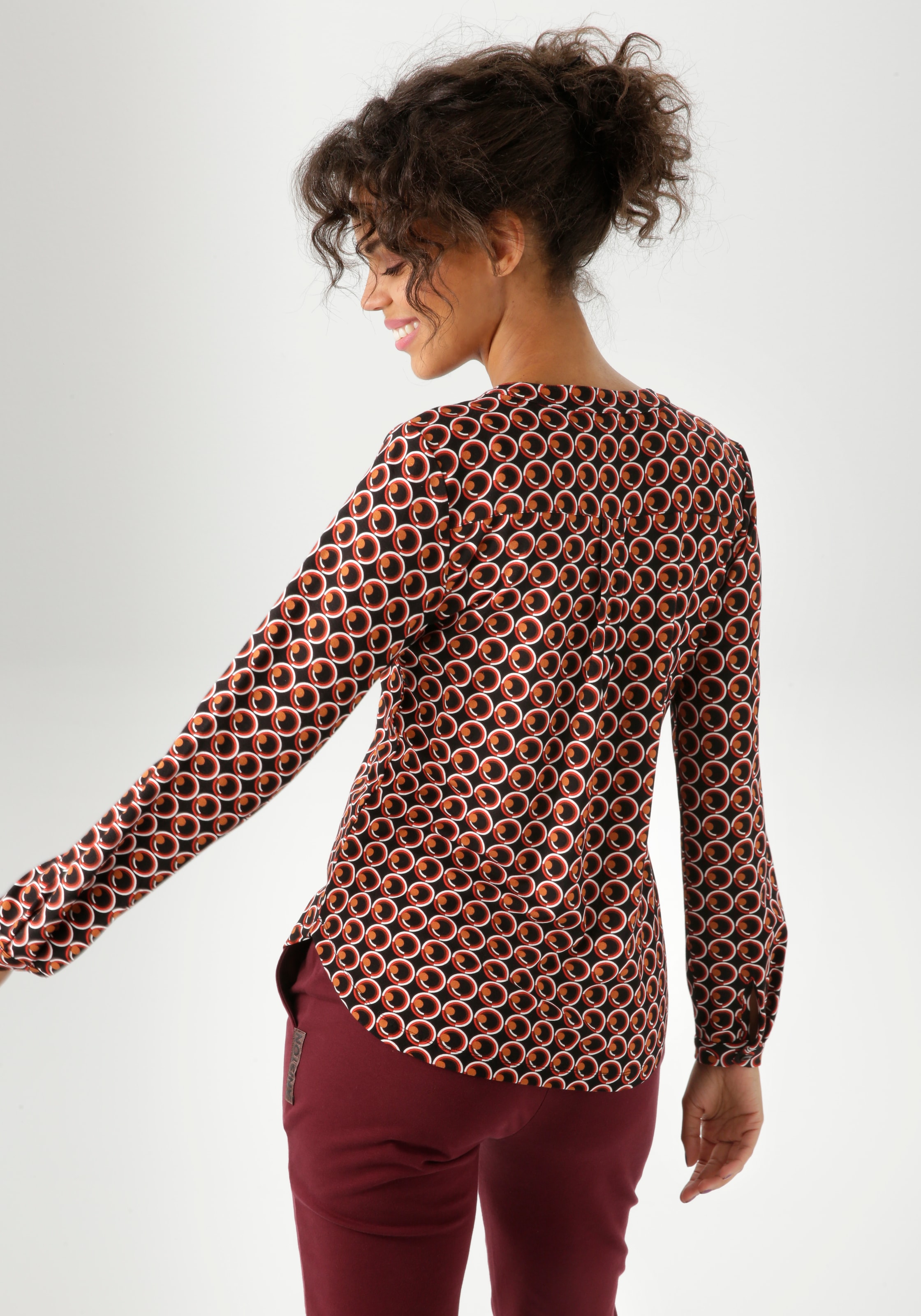 Aniston CASUAL Schlupfbluse, mit ausdrucksvollem Retro-Druck - NEUE KOLLEKTION