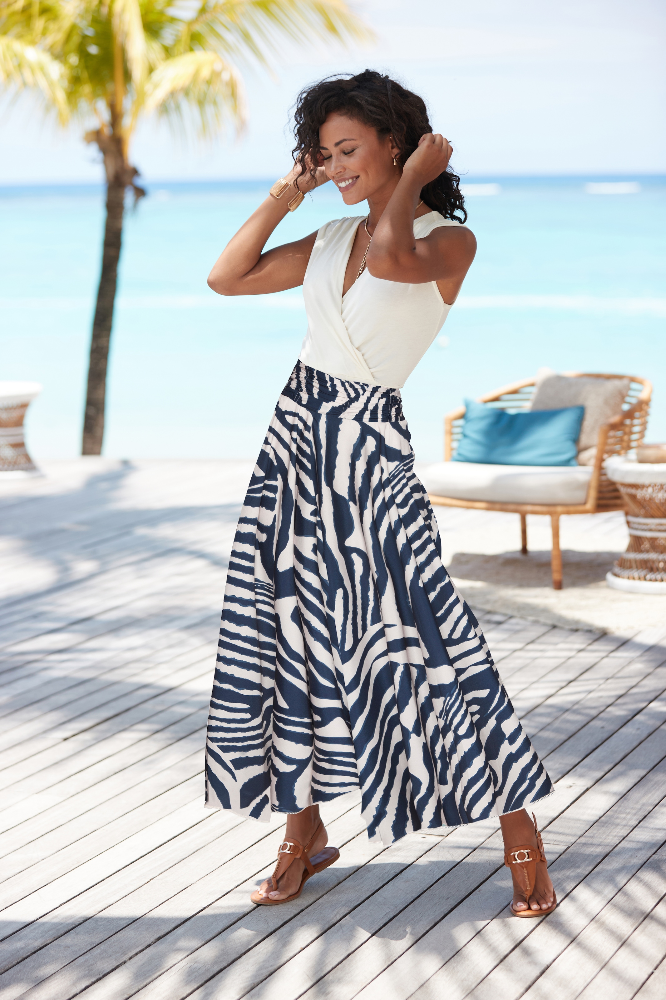 LASCANA Hosenrock »mit extra weitem Bein« mit Alloverdruck, Culotte, leichte Sommerhose, Strandhose, Schlupfhose