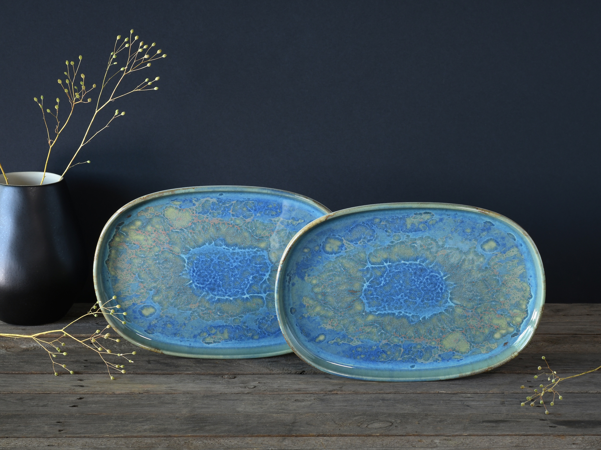 CreaTable Servierplatte »Yuki« reaktiv leuchtender Digitaldruck, jedes Stück ein Unikat, oval, 33 cm