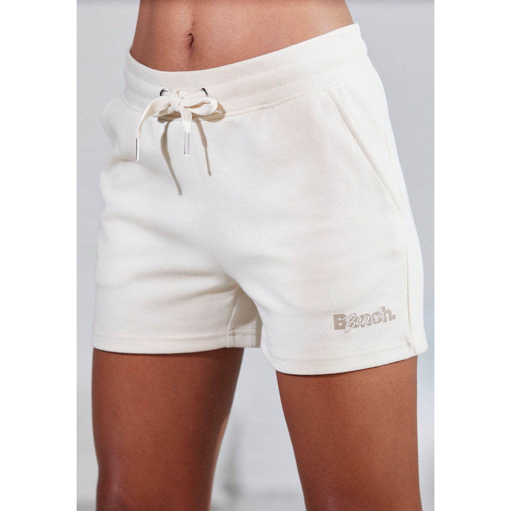 Bench. Loungewear Shorts, mit Logodruck und Stickerei