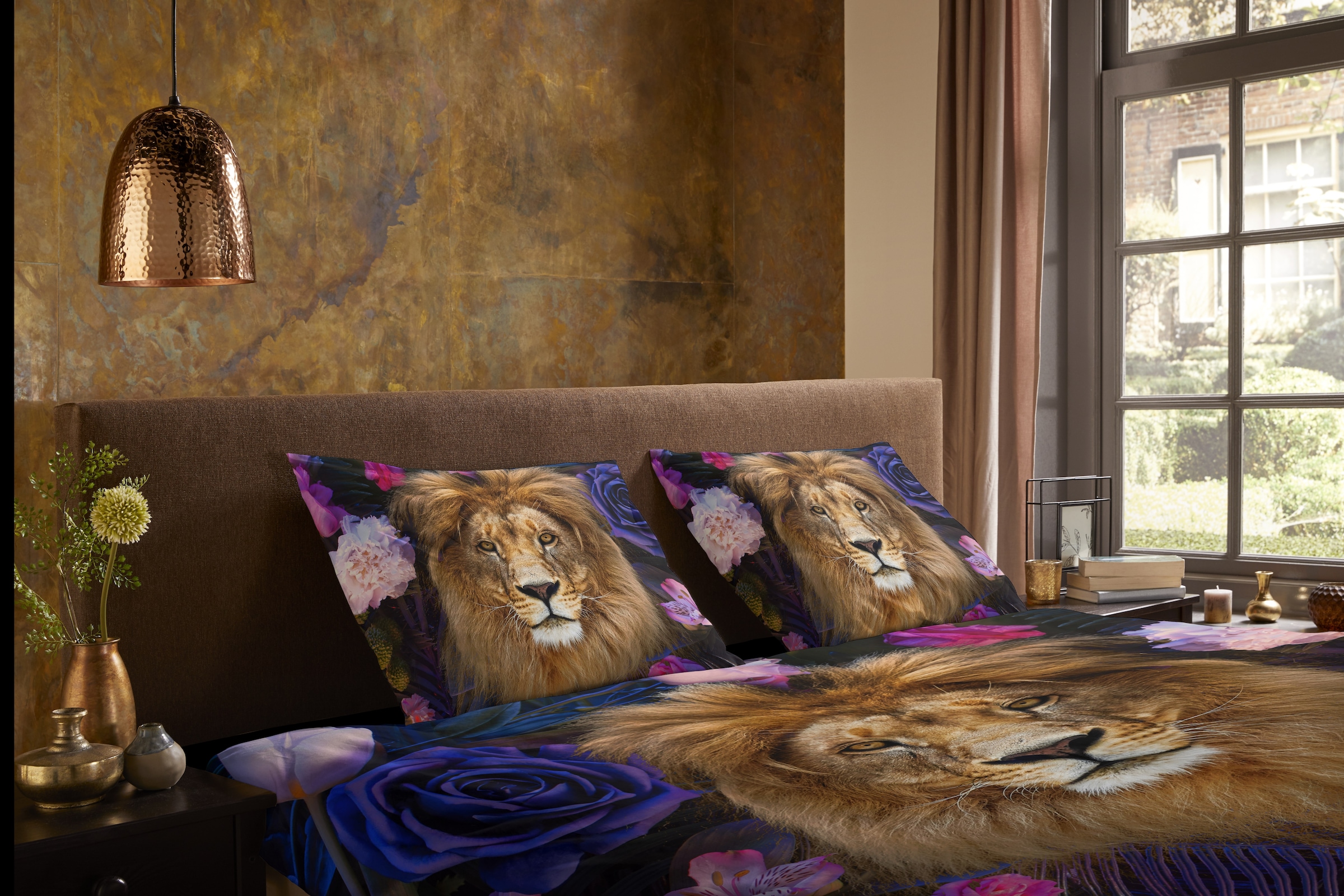 PURE luxury collection Wendebettwäsche »Yuna«, Mikrofaser, 135x200, Pflegeleicht, Löwe, Blumen, lila, violett, multi