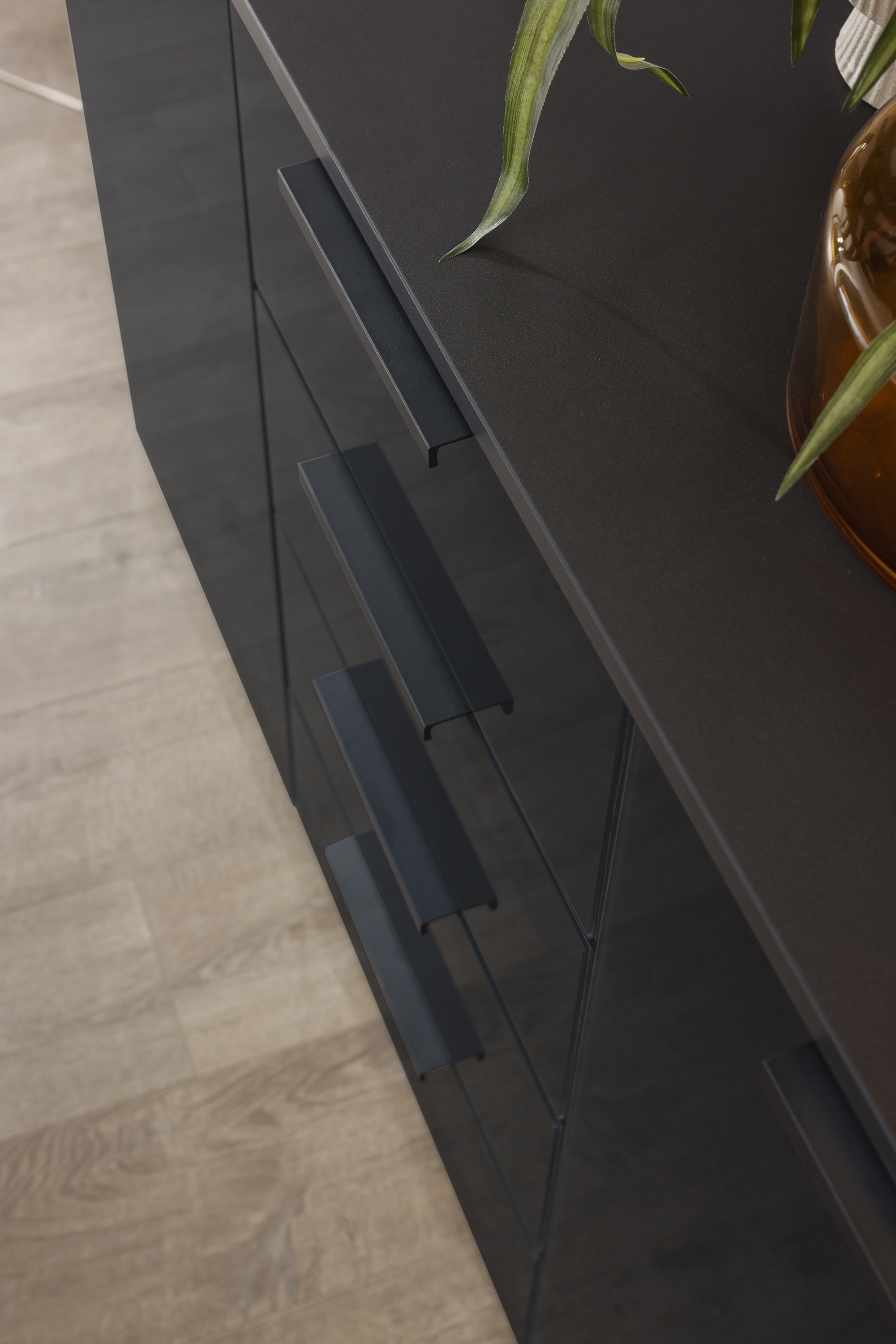 rauch Schubkastenkommode »Sideboard Kommode Kombikommode KOLUNA mit Glasfront«, mit 4 Schubkästen und 2 Türen sowie Metallgriffen MADE IN GERMANY