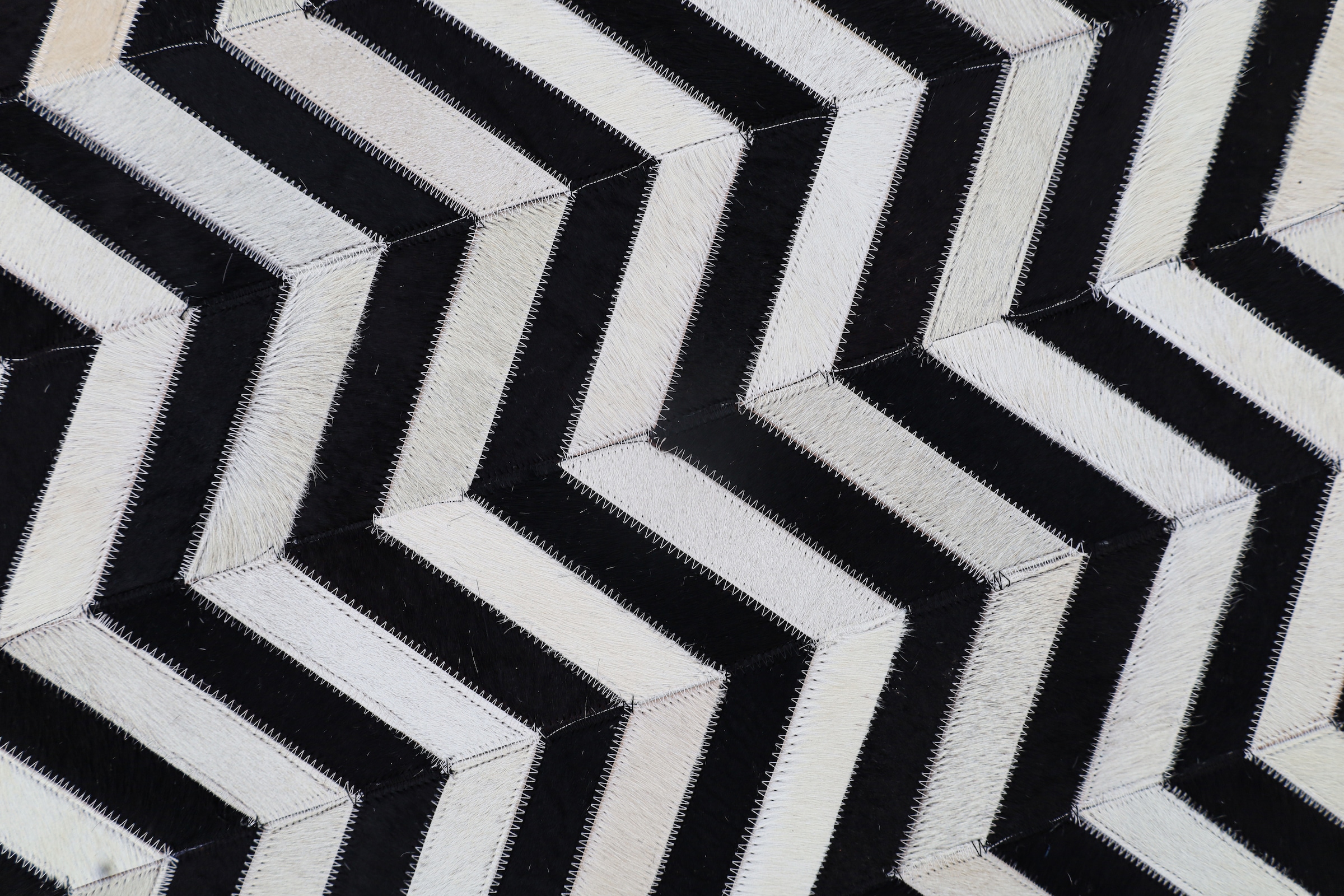 Myflair Möbel & Accessoires Fellteppich »ZEBRA EDGE, echtes Rinderfell« rechteckig 10 mm Höhe handgenäht, Naturprodukt, Zickzack Muster, natürliche Struktur