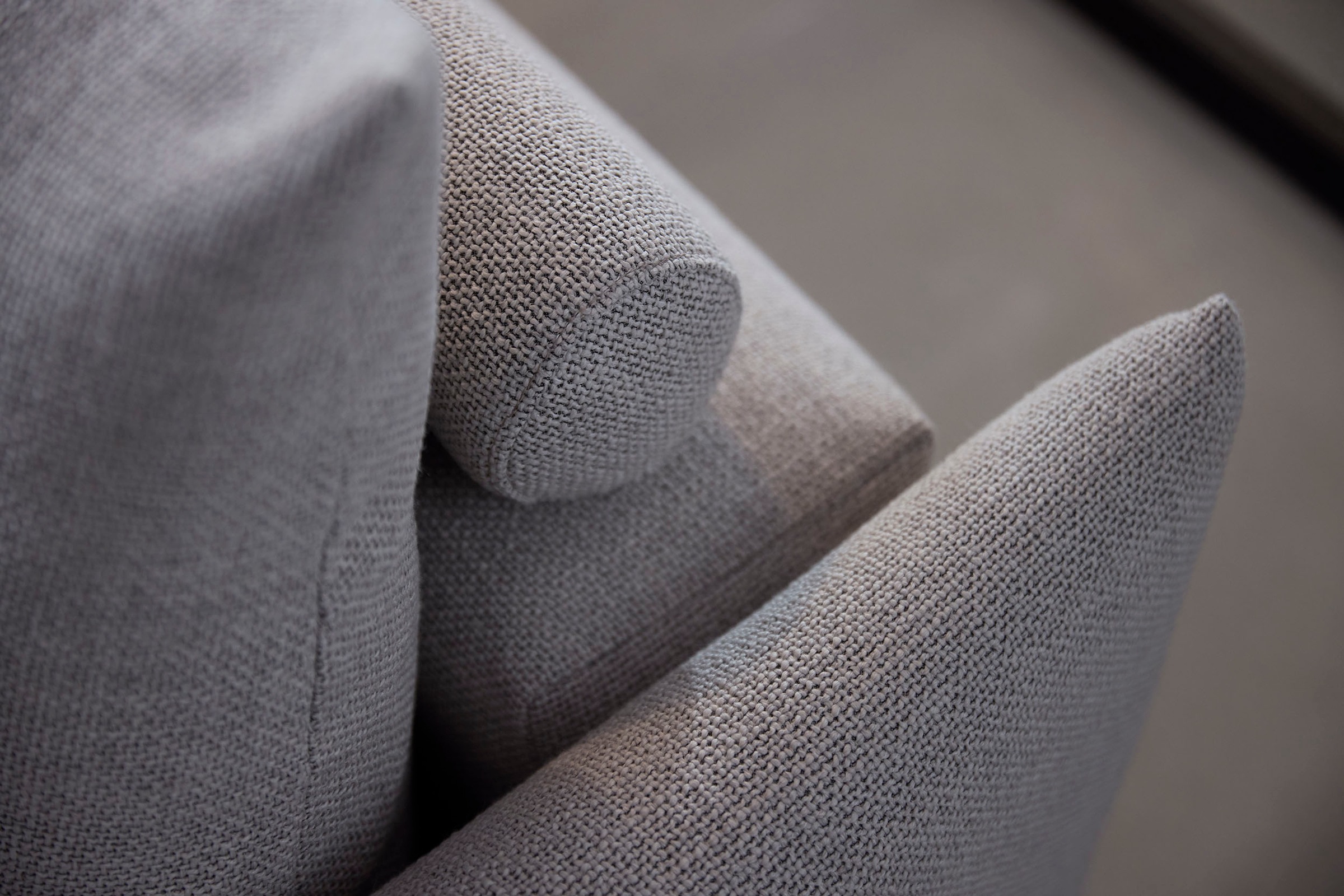 INNOVATION LIVING ™ Schlafsofa »MALLOY innovativ, komfortabel und bequem, modernes Design«, hohe Rückenlehne, schmale Armlehnen, inklusive Bettaufbewahrung