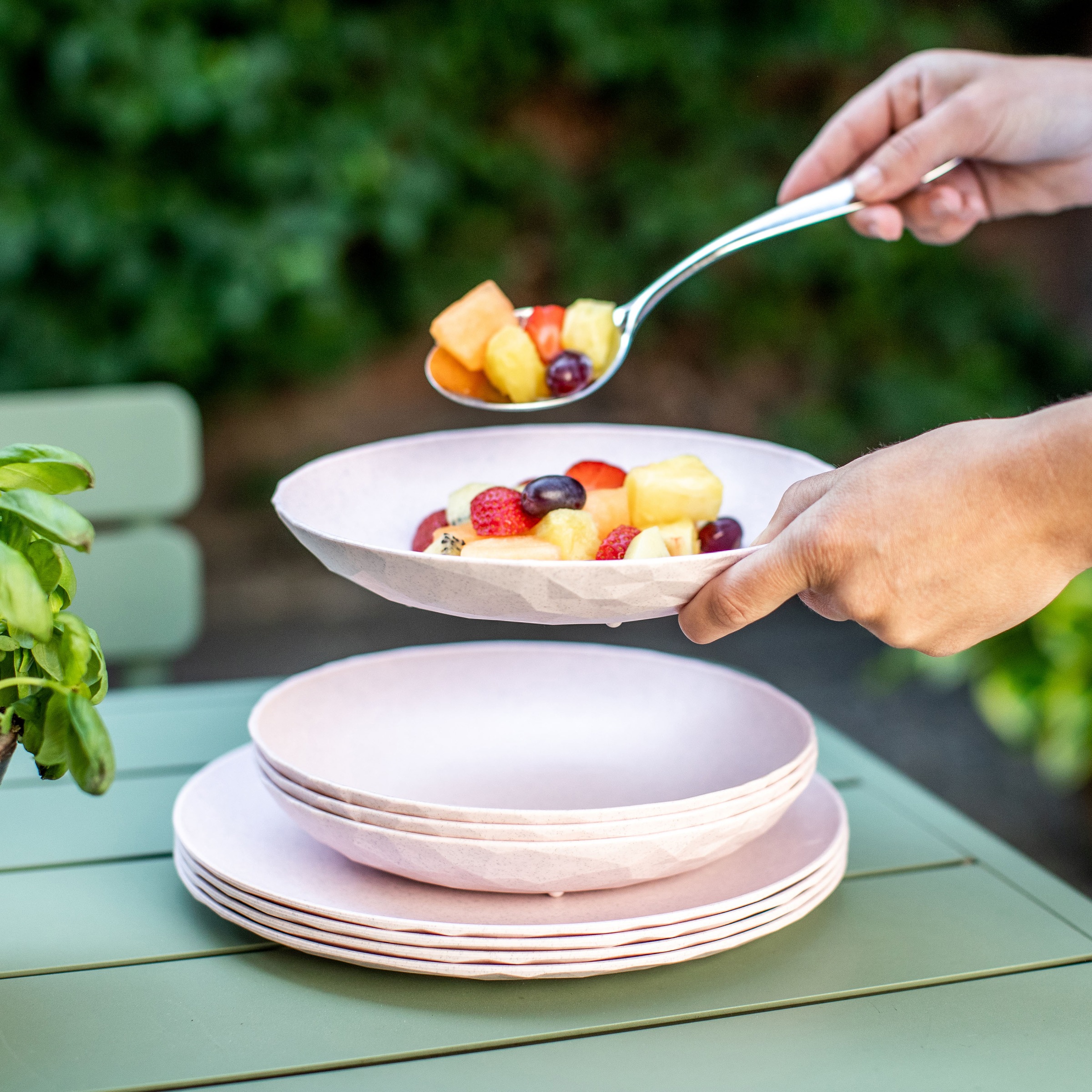KOZIOL Suppenteller »CLUB PLATE«, (Set, 4 St., 4er-Set), 100% recycelbar,CO2 neutrale Produktion, Kunststoff, Ø 22 cm