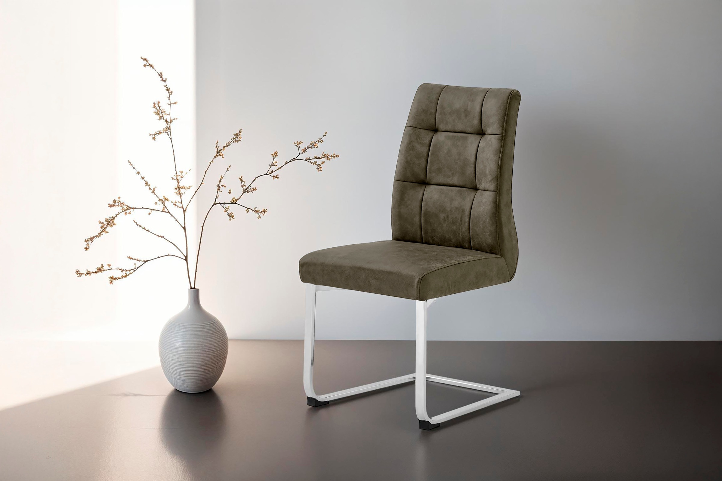 byLIVING Esszimmerstuhl »Marlen XXL«, (Set), 2 St., Microfaser, bis zu 150 kg belastbar, Vintage-Bezug, Freischwinger