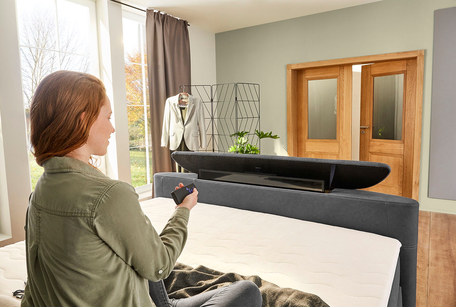 7. Bild von Jockenhöfer Gruppe Boxspringbett »Movie Star«, mit versenkbarem TV-Lift, Fernbedienung, LED-Licht, USB-Ladestation und verstellbaren Kopfstützen