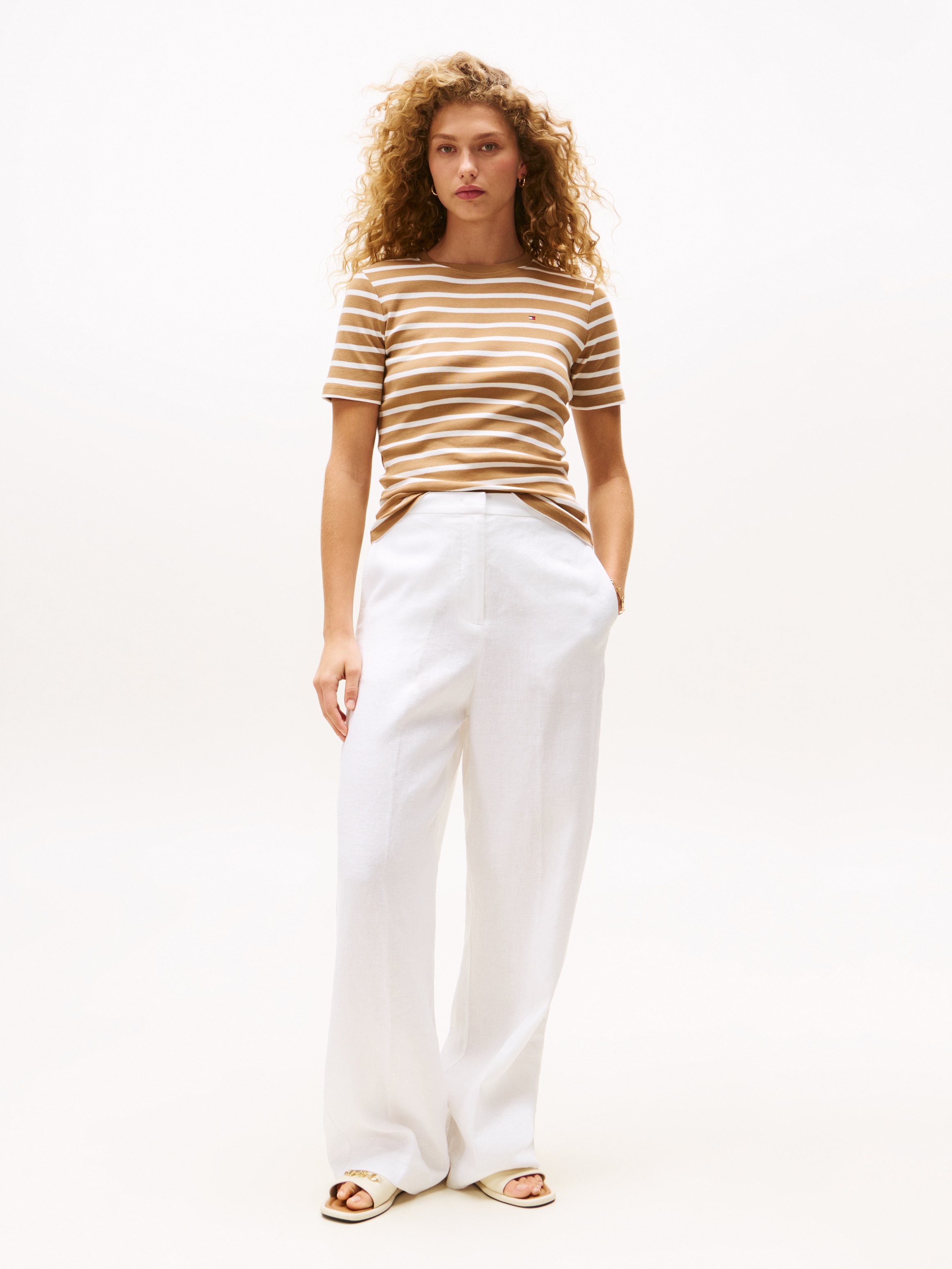 Tommy Hilfiger T-Shirt »SLIM CODY C-NK SS«, mit Logostickerei