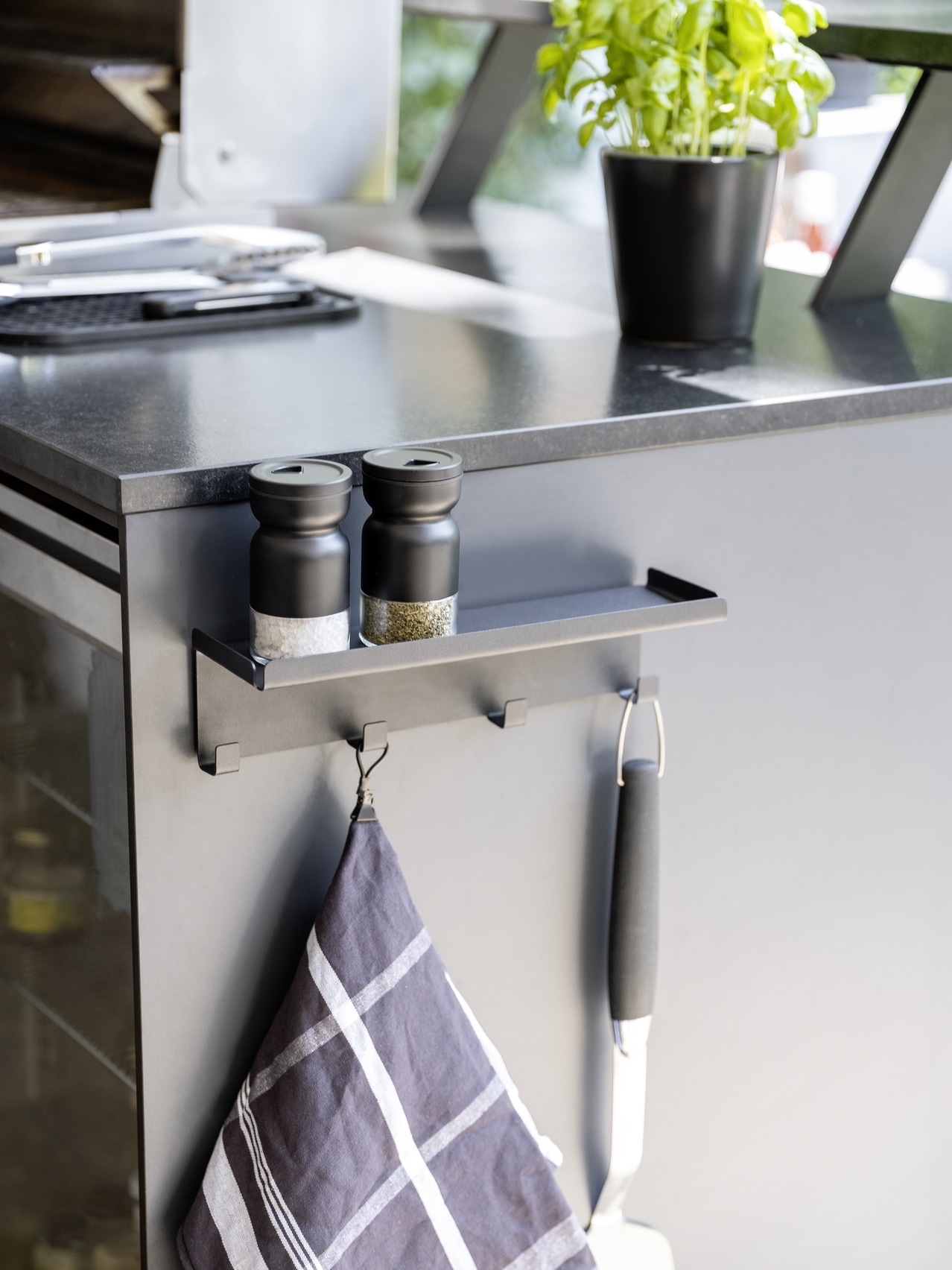 WENKO Hakenleiste »Modell Ima« mit Ablage, leicht zu befestigen, aus pulverbeschichtetem Metall