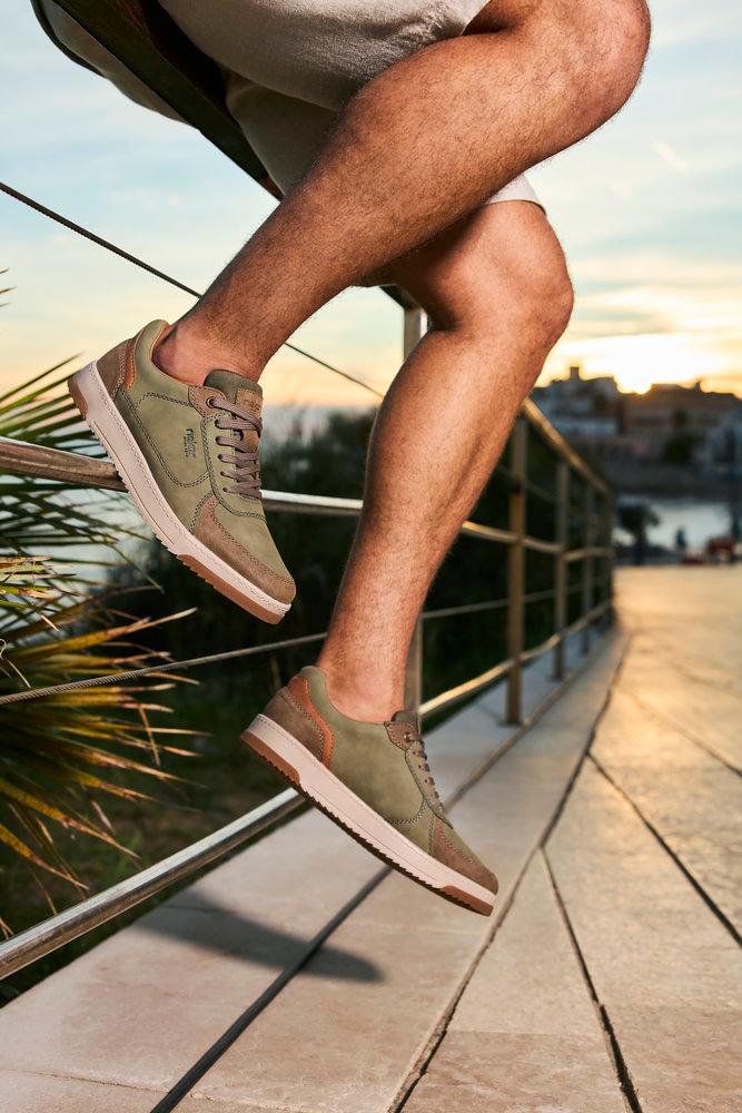 Rieker Sneaker, Freizeitschuh, Halbschuh, Schnürschuh mit gepolstertem Schaftrand