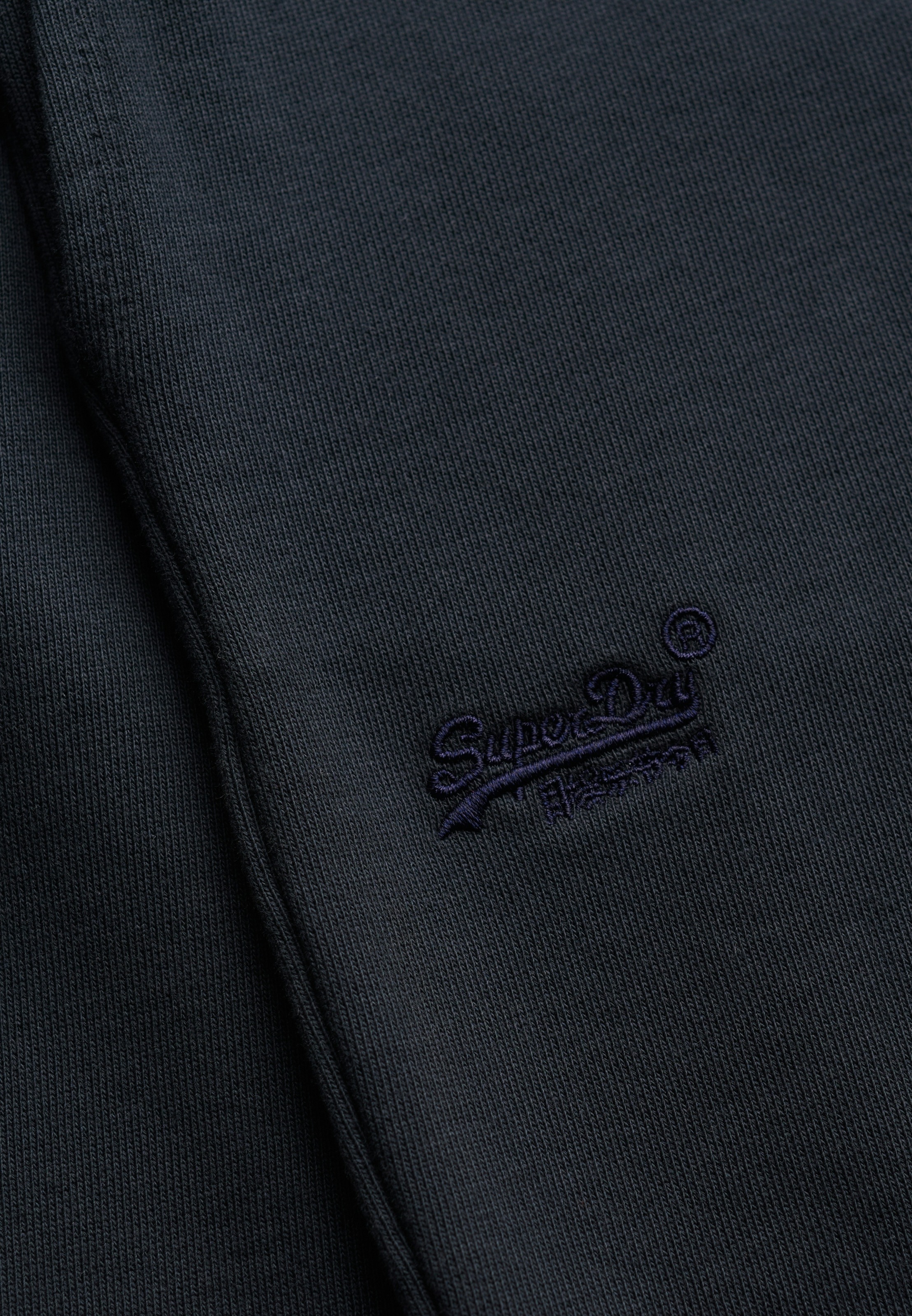 Superdry Sweatshorts »ESSENTIAL LOGO CLASSIC SHORT«  Relaxed Fit, mit Gummizug, knielange Form, unifarben