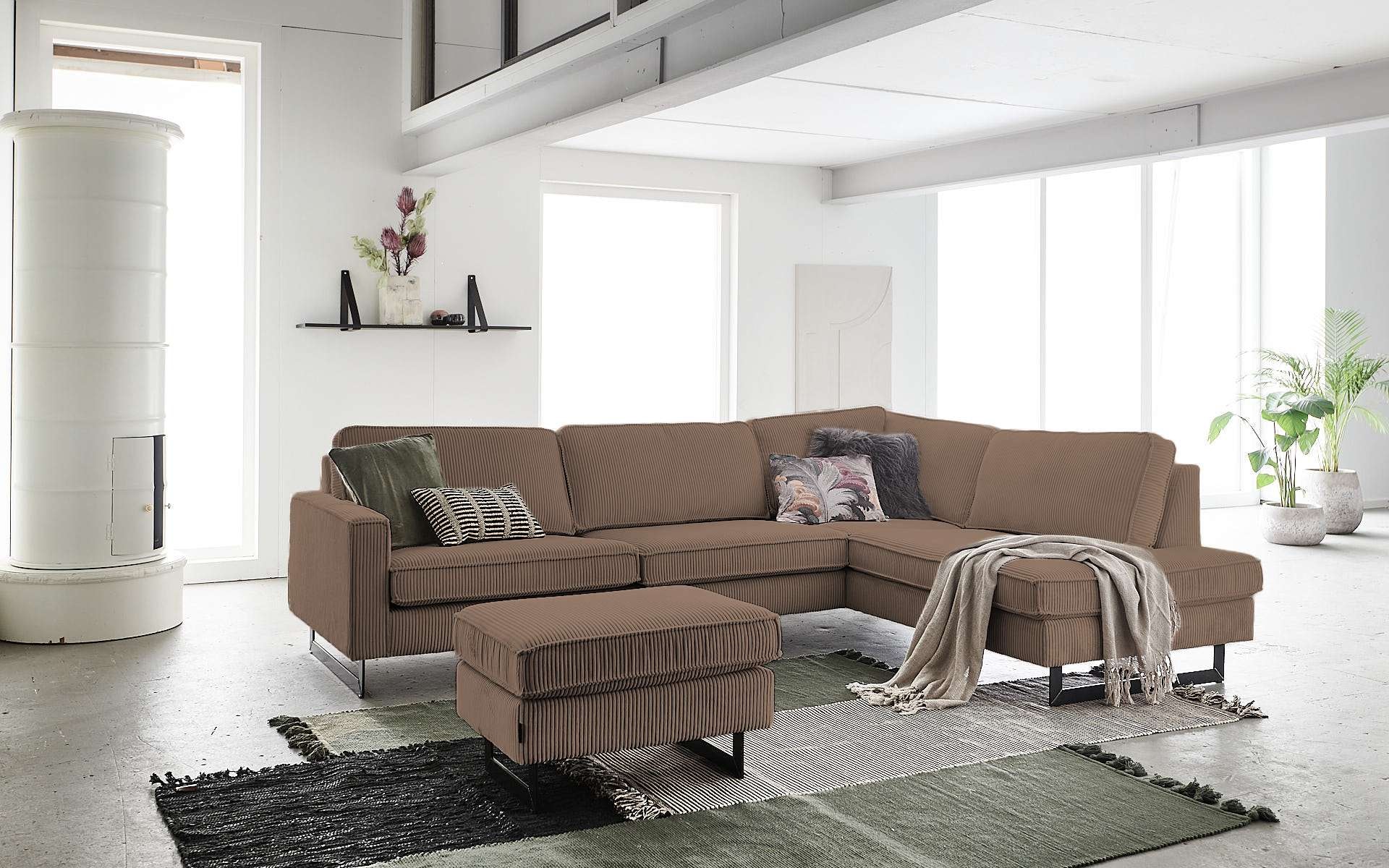 Places of Style Hocker »Pinto«, mit Keder, Metallfüßen und auch in Cord Bezug erhältlich