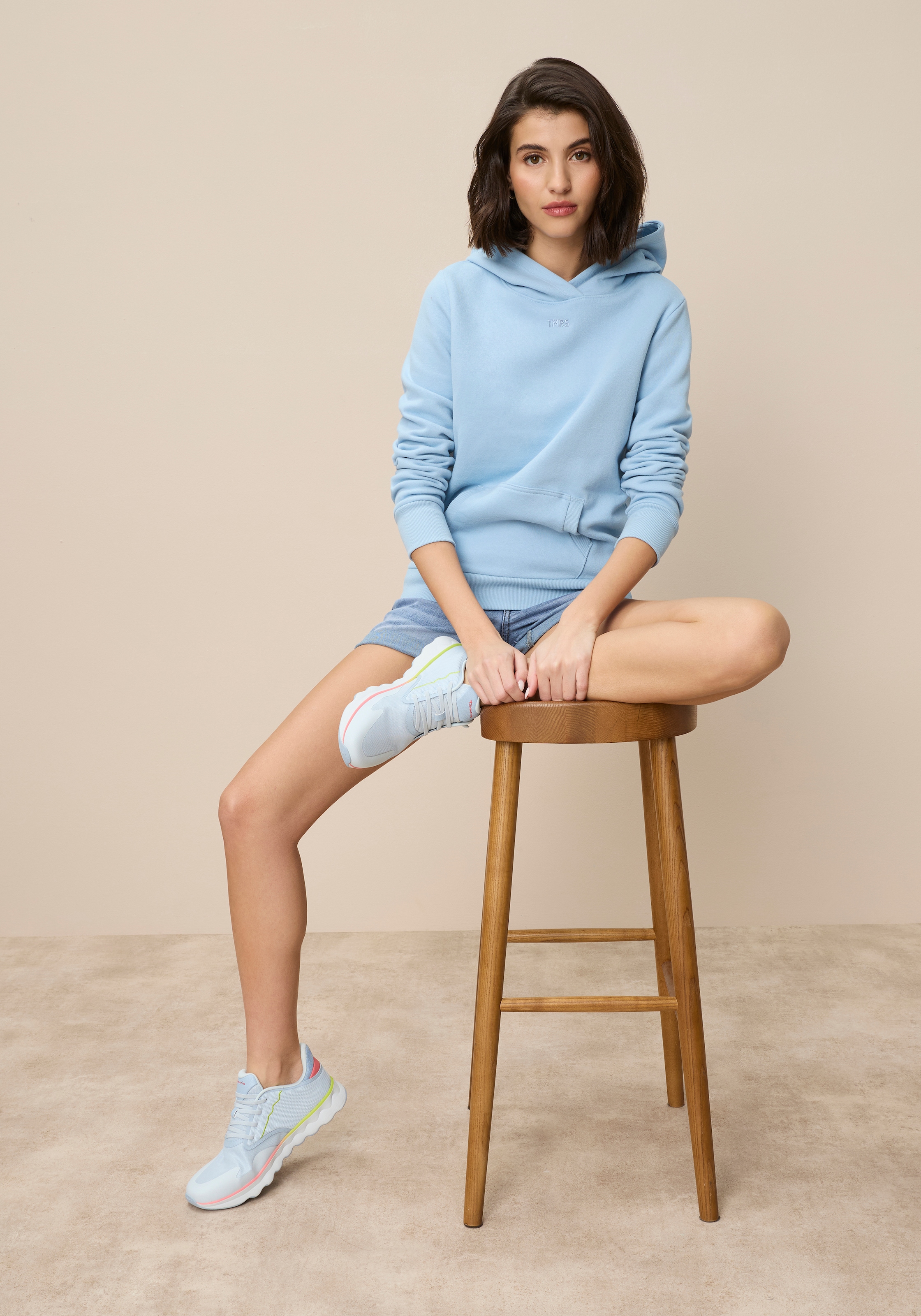 Tamaris Kapuzensweatshirt , figurumspielender Schnitt mit Tasche
