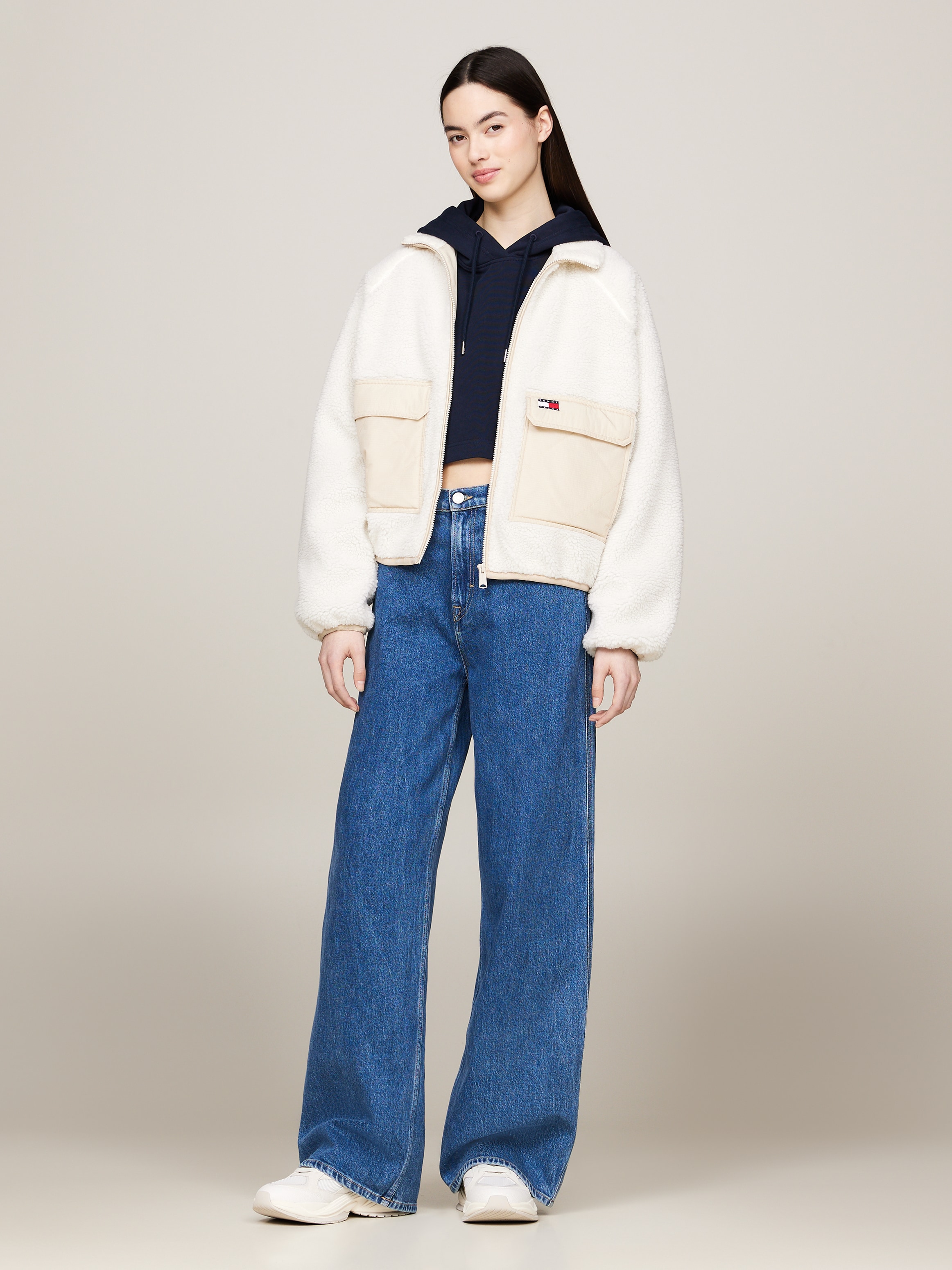 Tommy Jeans Bomberjacke »TJW CRP TEDDY MIX CLRBLK JACKET«, modische Cropped Form