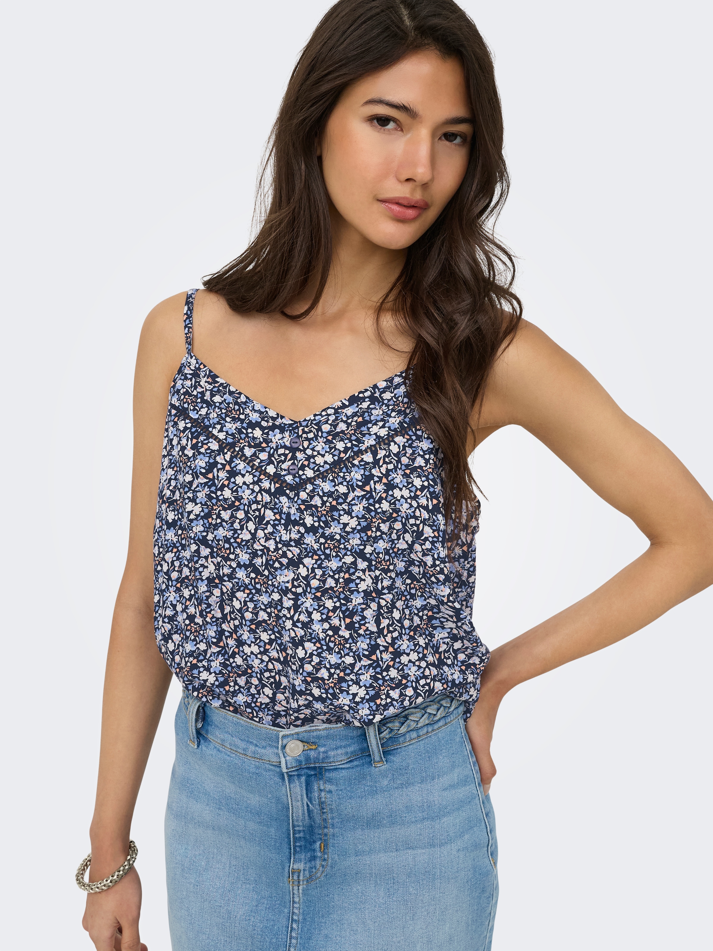 ONLY Spaghettitop »ONLNALA LIFE SINGLET WVN NOOS« Viskose, regular fit, V-Ausschnitt