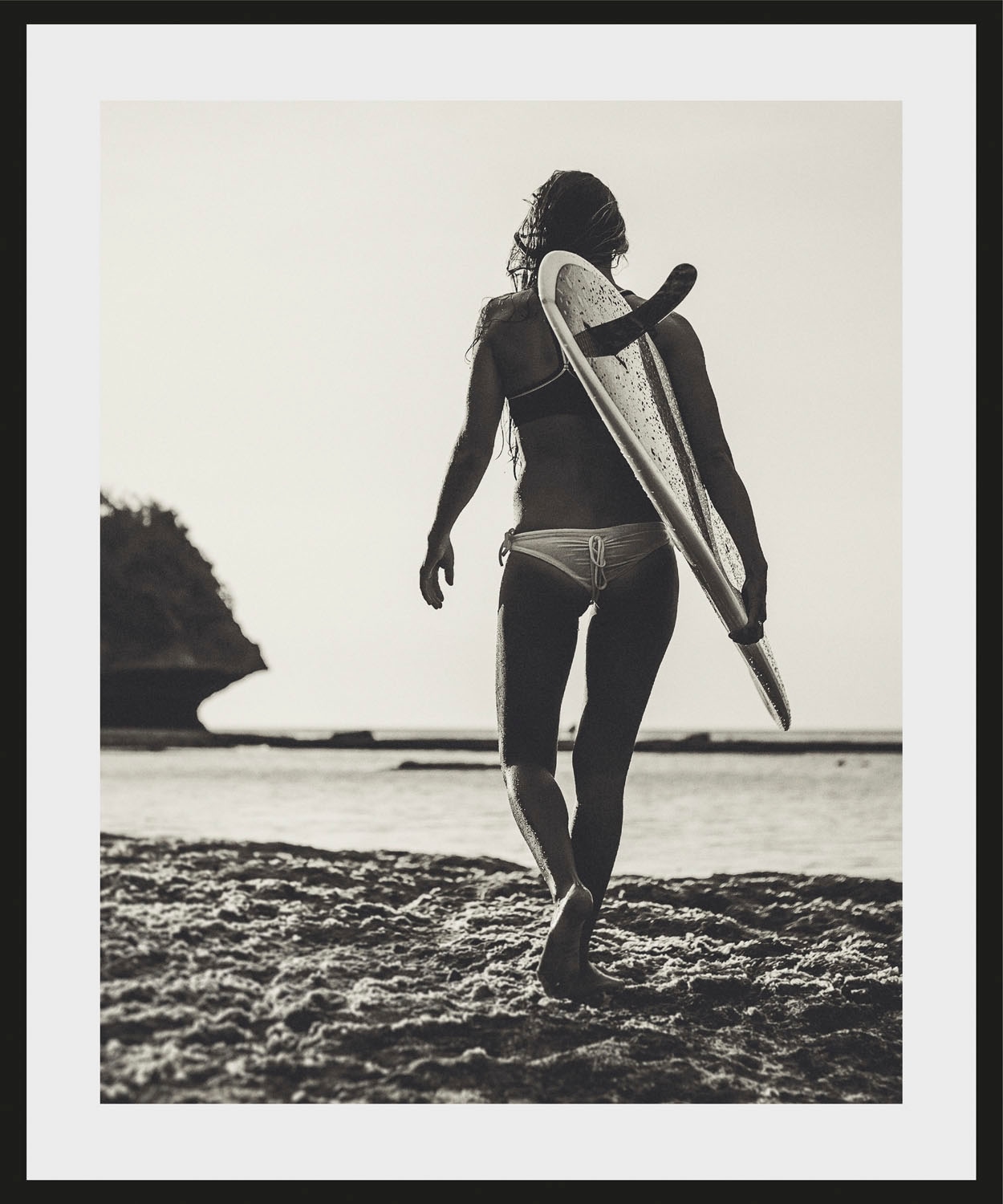 queence Bild »OAKLAND«, Strand-Meer-Meer Bilder-Schwarz-Weiß-Sport-Frau-Bilder von Frauen, (1 St.), HD Premium Poster-Druck inkl. Holzrahmen