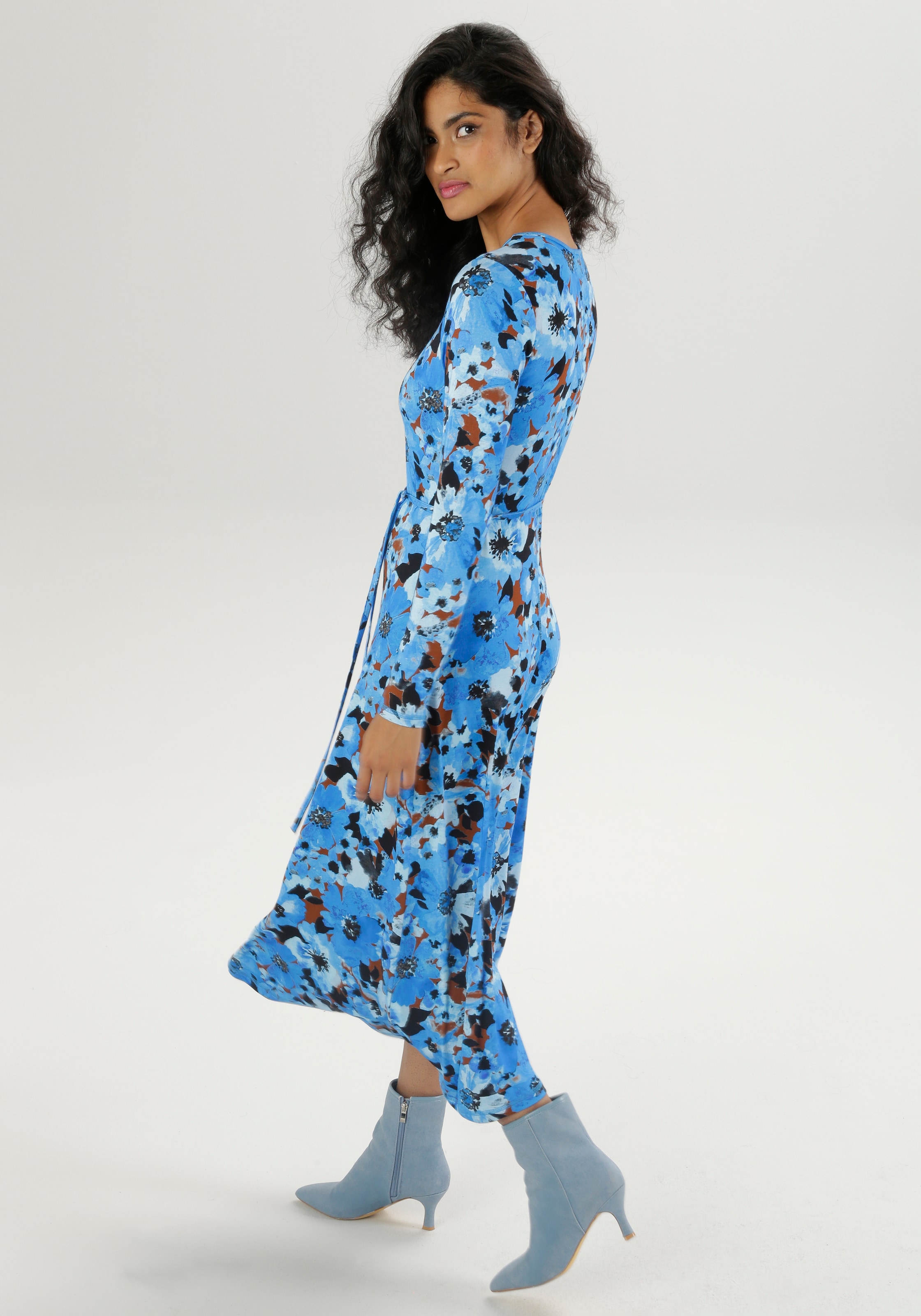 Aniston SELECTED Midikleid, (mit abnehmbarem Bindeband), mit dekorativen Ziernähten