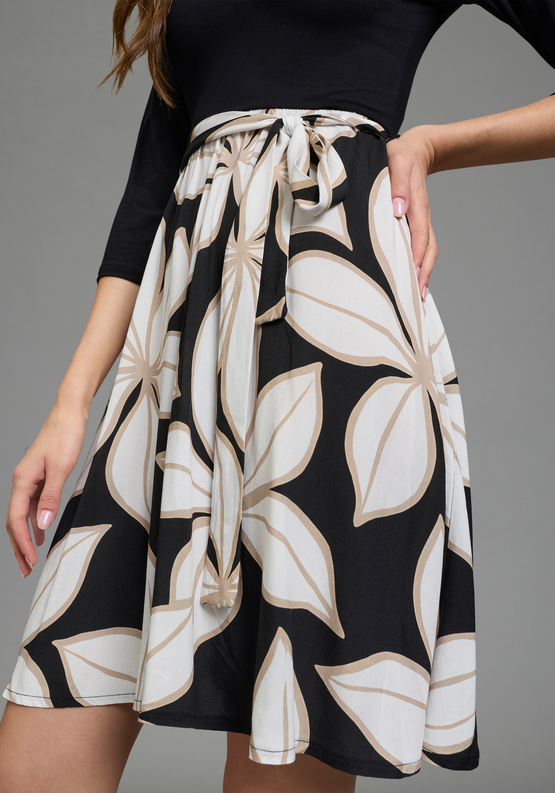 Laura Scott Jerseykleid mit geblümtem Rock, Materialmix