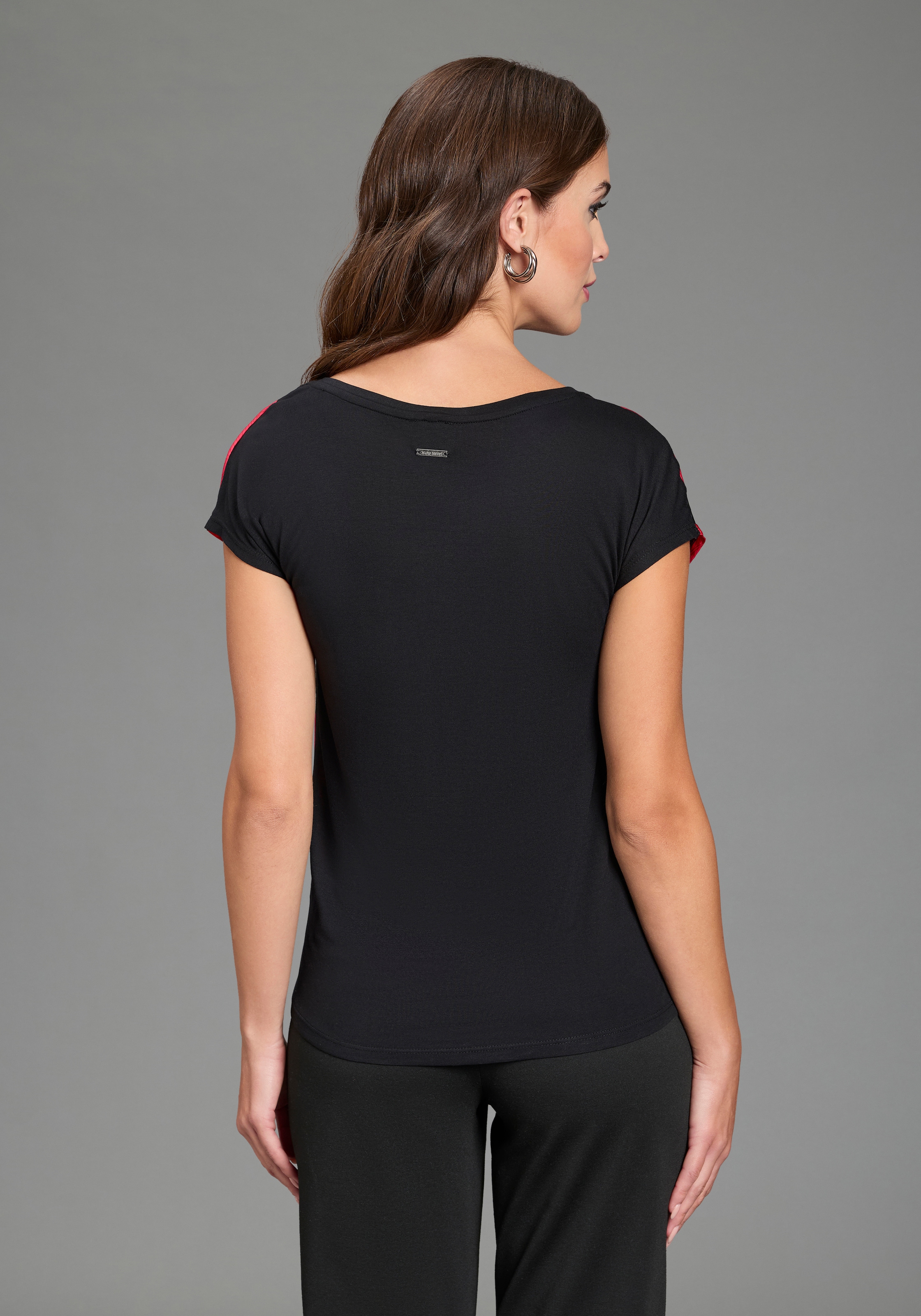 Bruno Banani Shirtbluse mit elegantem Druck im Vorderteil