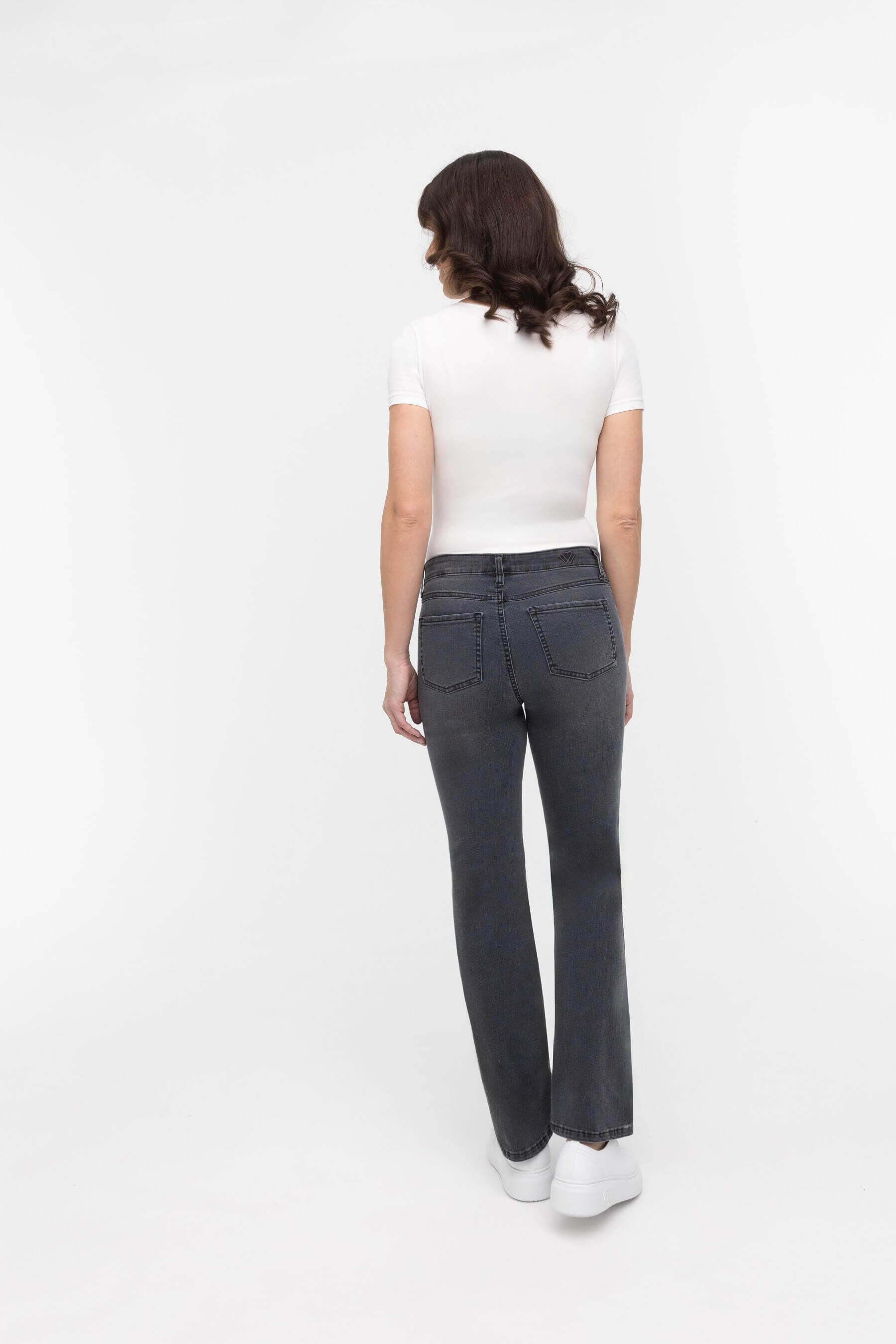 wonderjeans 5-Pocket-Jeans »Relaxed Straight« Cool, modern und vielseitig zu stylen
