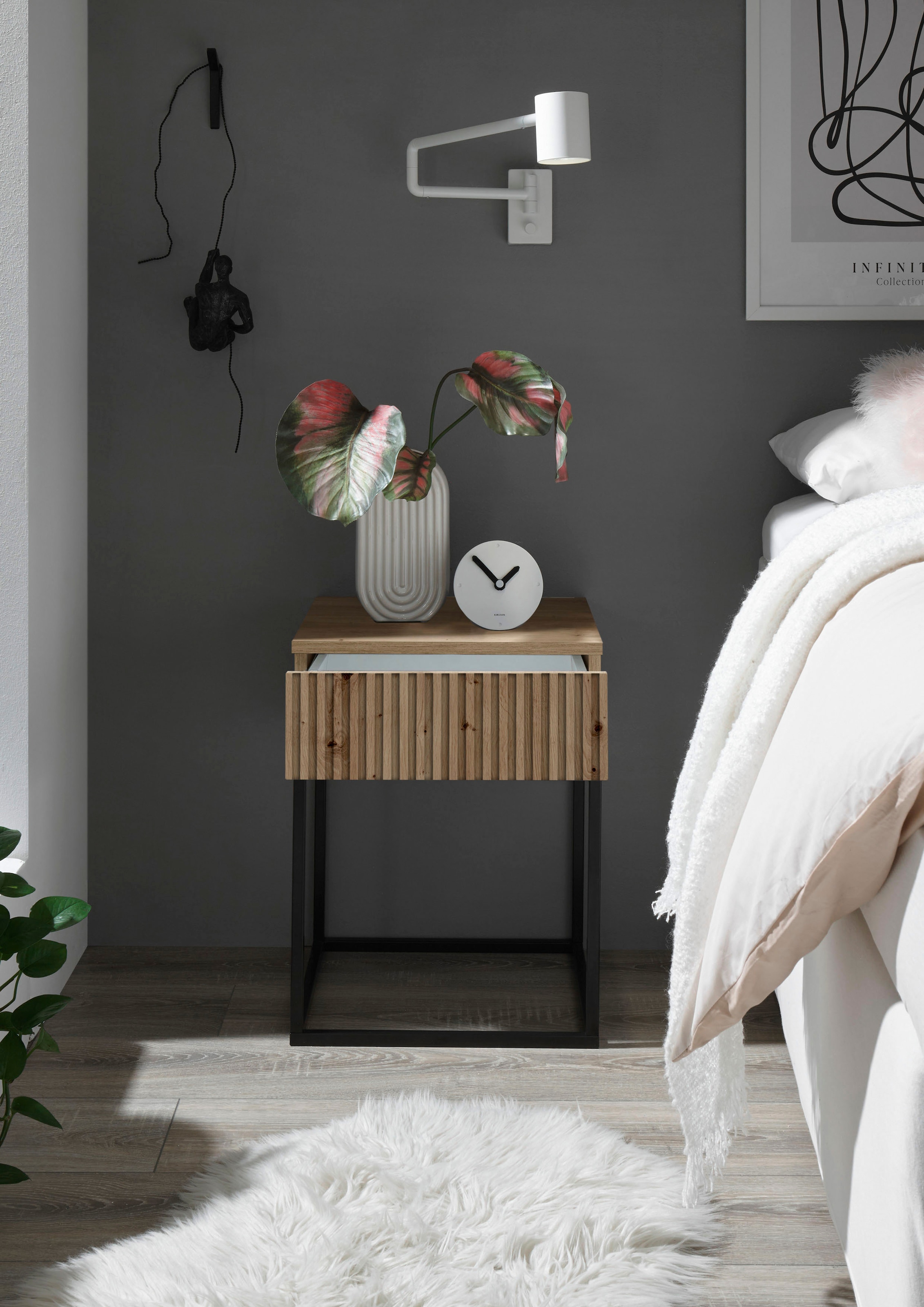 Schlafkontor Nachtkommode »Marle Nachtkonsole, Nachtkästchen auf Metall-Fußgestell« Schubkasten in Rillenoptik auf schwarzem Metallgestell