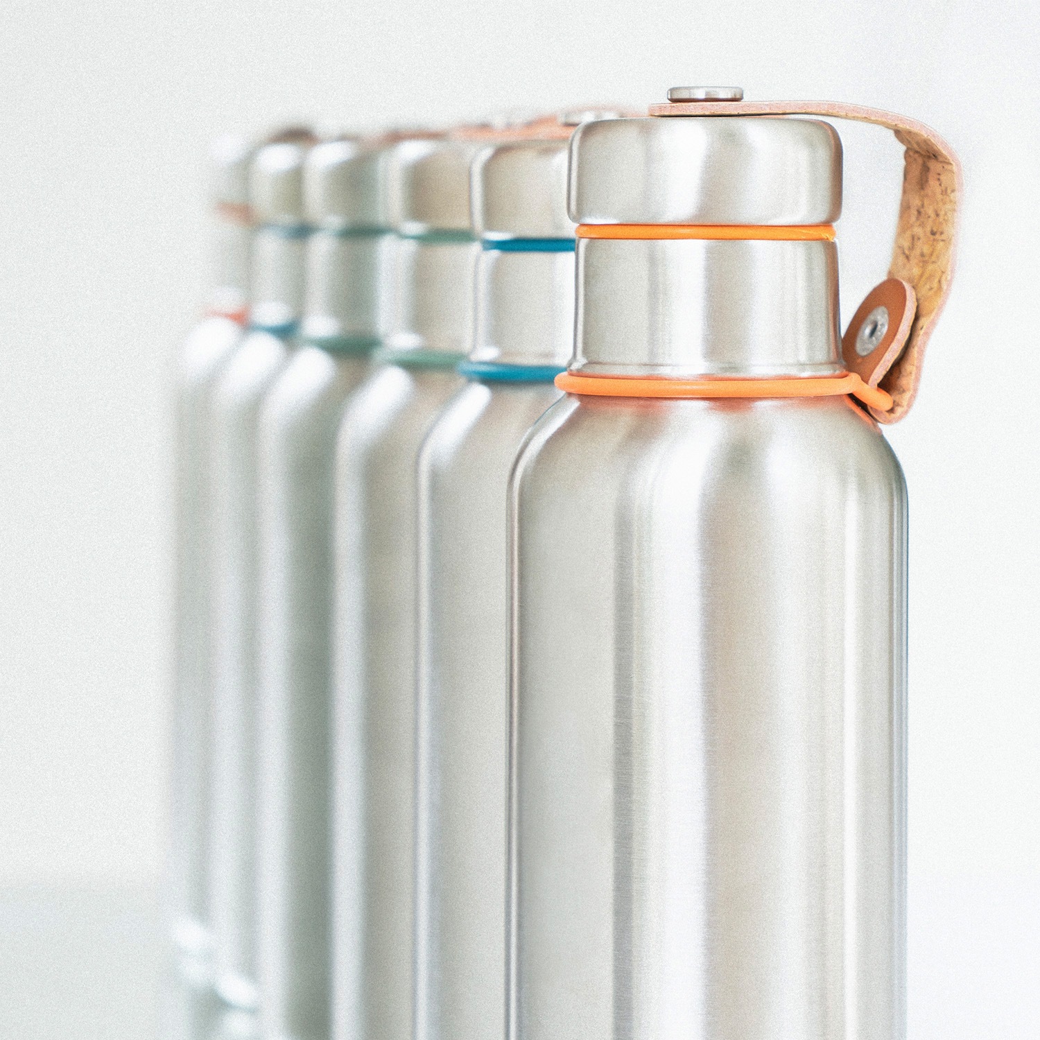 black+blum Isolierflasche »Insulated Bottle«, Edelstahl, Tragschlaufe aus Kunstleder, 500 ml