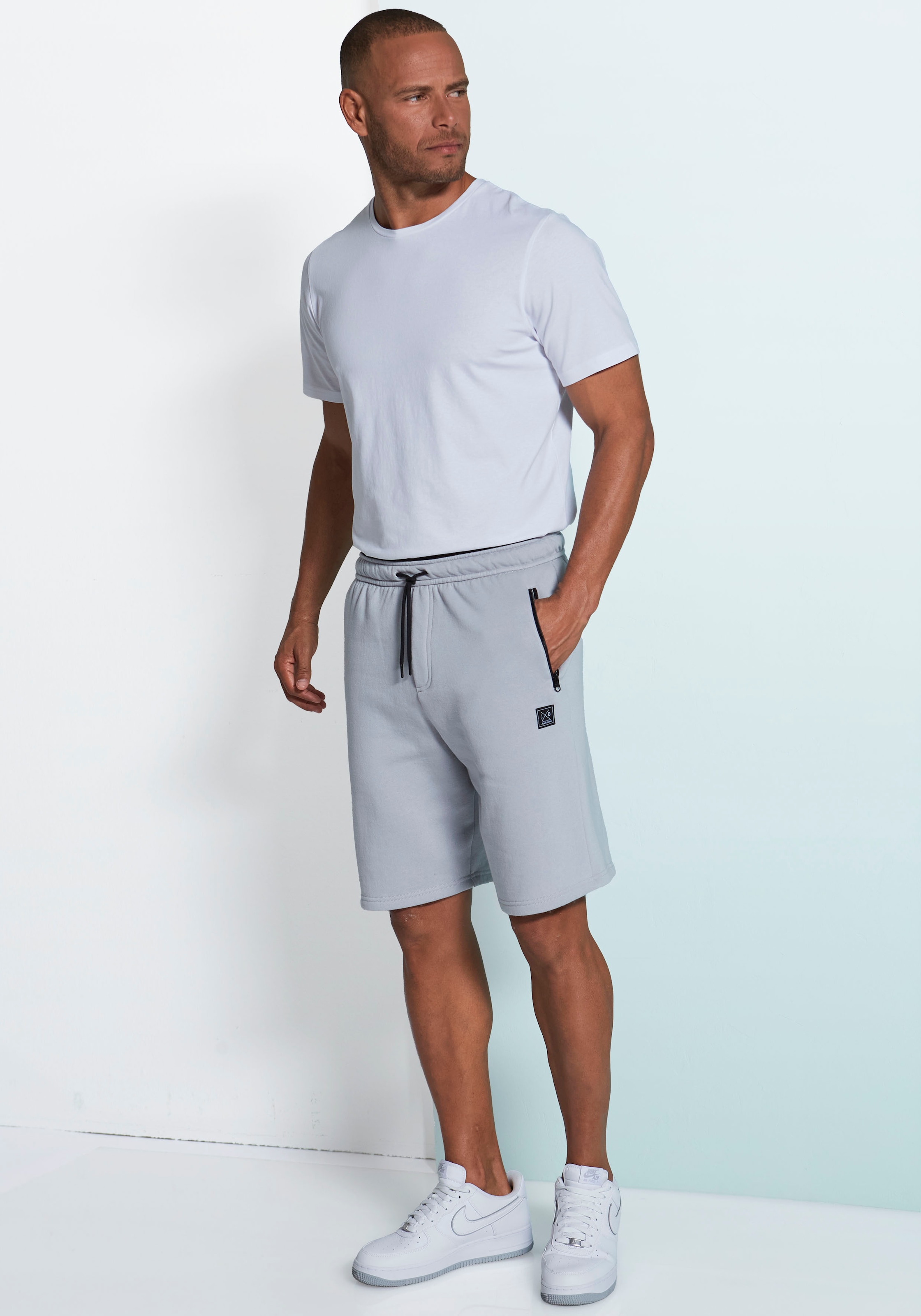 John Devin Sweatshorts, seitliche Taschen mit schwarzem Reißverschluss