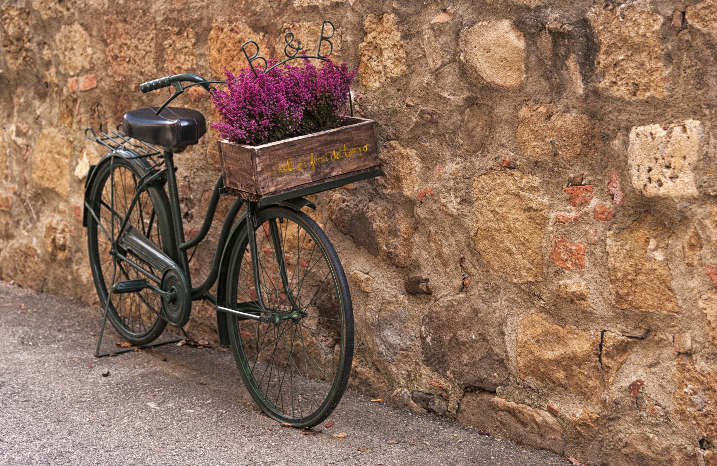 Papermoon Fototapete »ALTSTADT-VINTAGE FAHRRAD XXL« günstig online kaufen