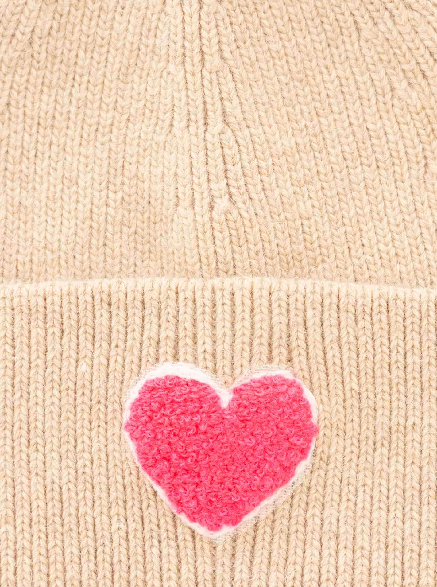 Zwillingsherz Beanie »"Heart Patch"«, Grobstrick, Herzmotiv,Wollanteil, breiter Umschlag, wärmend