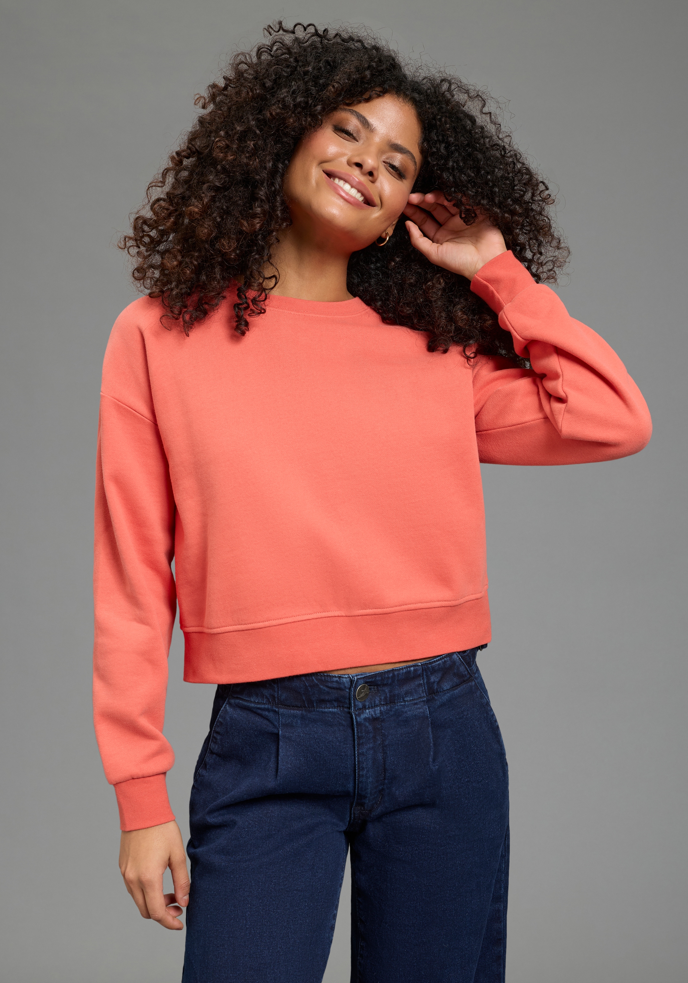 Laura Scott Sweatshirt, 1 Cropped Form
