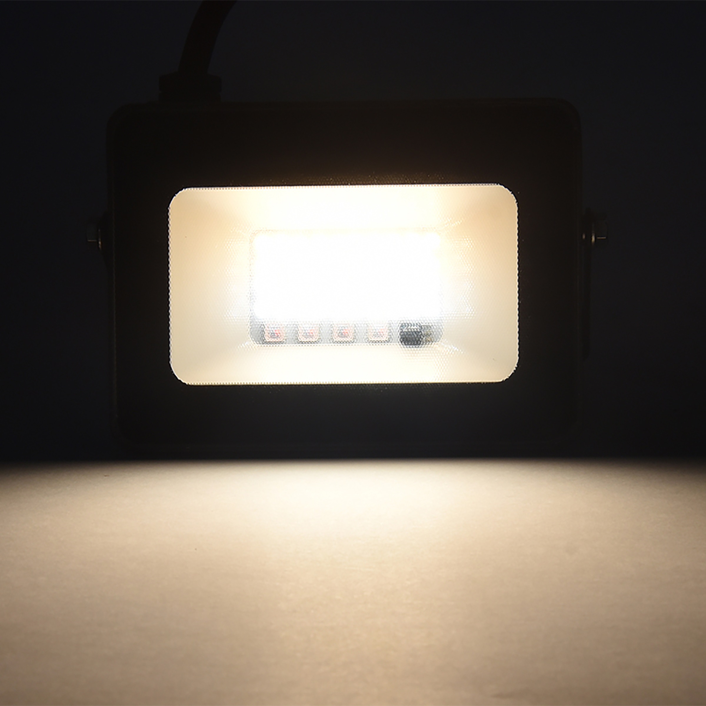 näve LED Gartenstrahler »Pia« LED-Modul 1 Stk. RGB | warmweiß - kaltweiß RGBW, Memory, Nachtlicht, dimmbar, Fernbedienung, Zuleitung 300cm