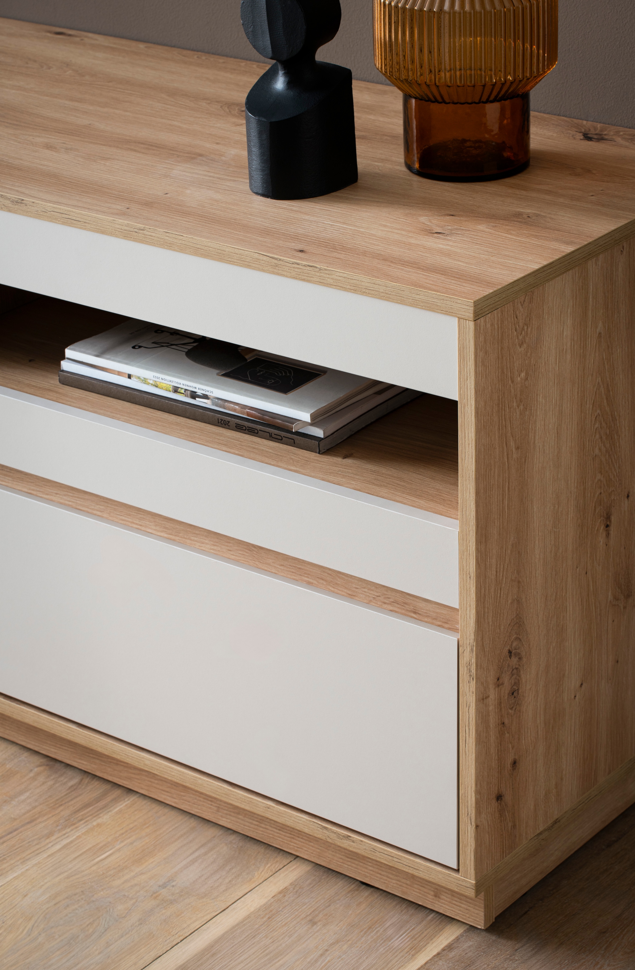 Home affaire Lowboard »Sonora, moderner TV-Unterschrank, Kommode in Eiche Artisan, TV-Schrank« filigrane Rahmenoptik, ausreichend Stauraum, vielseitig einsetzbar