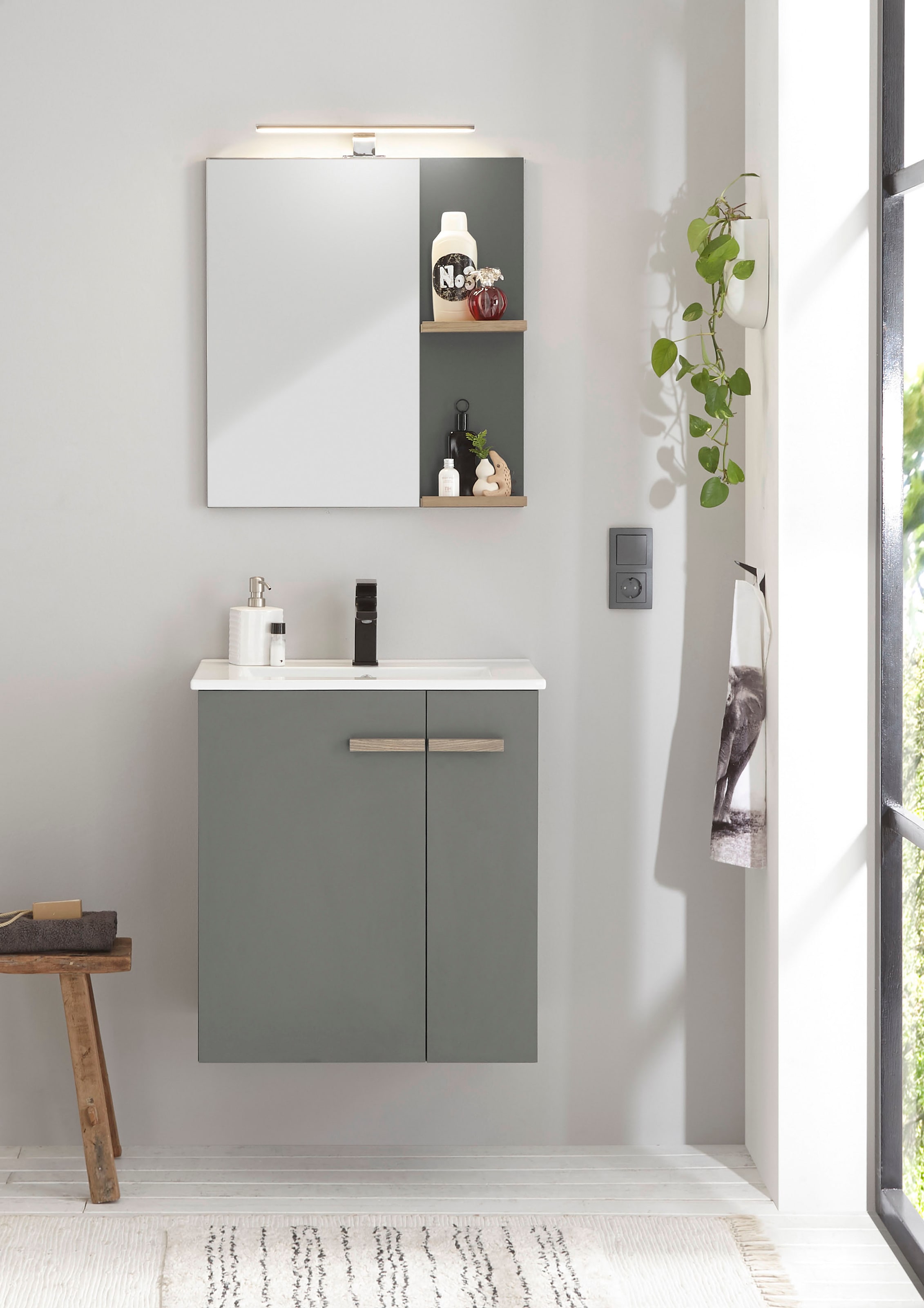 Places of Style Badmöbel-Set »SOLiD, Badmöbel-Set, Bad im modernen Design, 2-teiliges Badezimmer«, (2 St.), Waschtisch mit Waschbecken, Spiegel, Aufbauleuchte, Breite 60 cm
