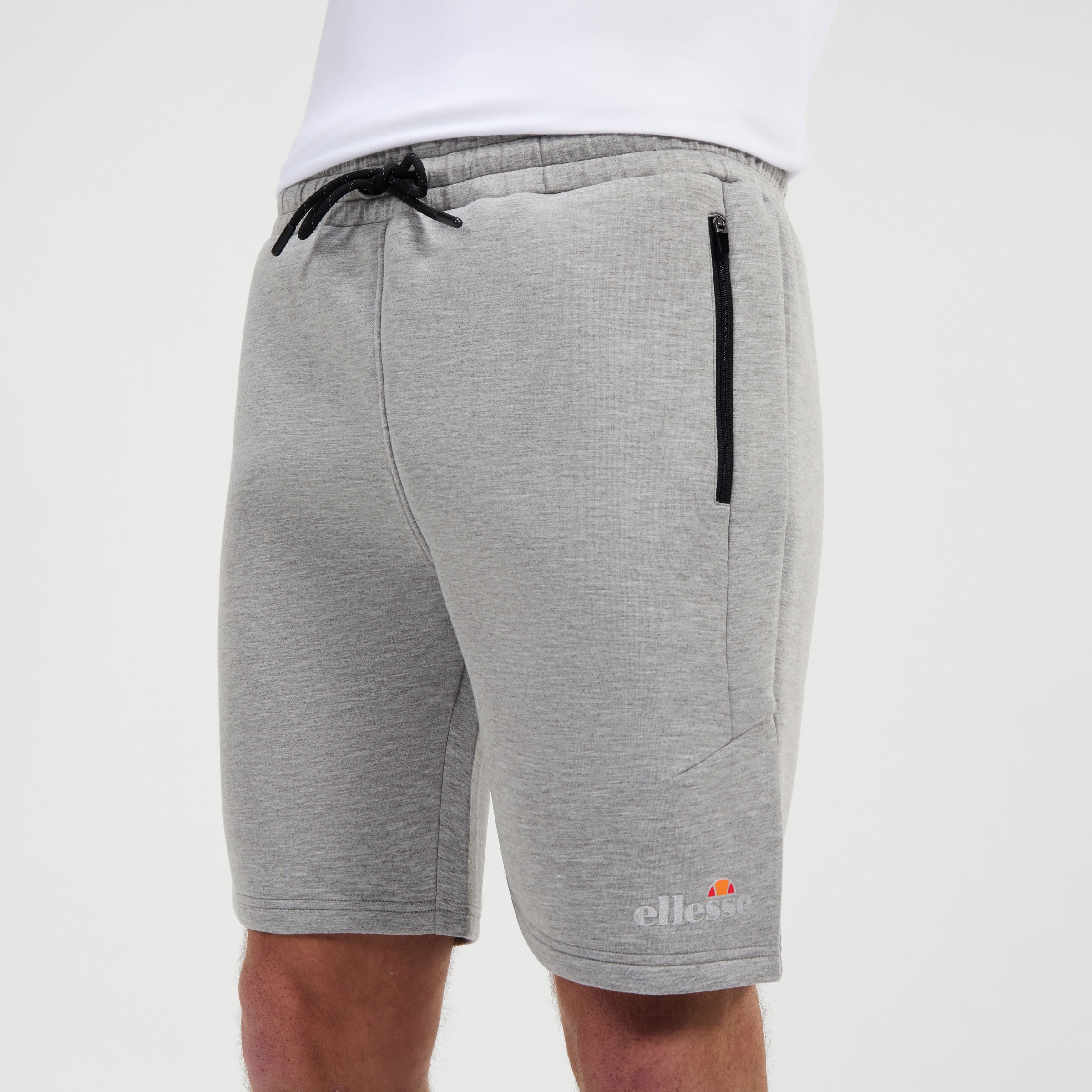 Ellesse Sweatshorts »GIALARNO SHORT«  mit Reißverschlusstaschen, atmungsaktiv, pflegeleicht, gerade Beinform