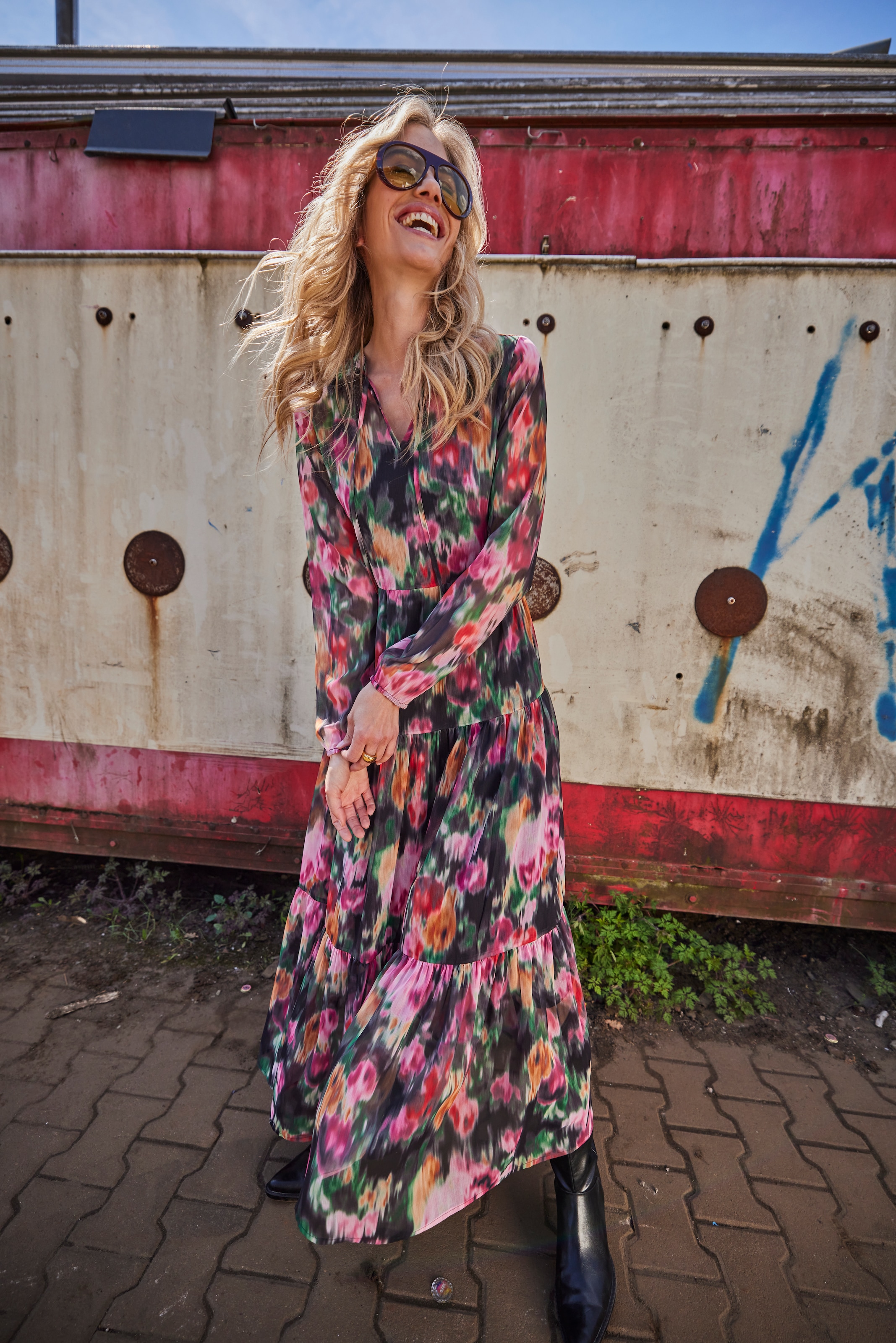 Aniston CASUAL Maxikleid mit Jersey-Unterkleid,  mit farbenfrohen Batikblumen bedruckt - NEUE KOLLEKTION
