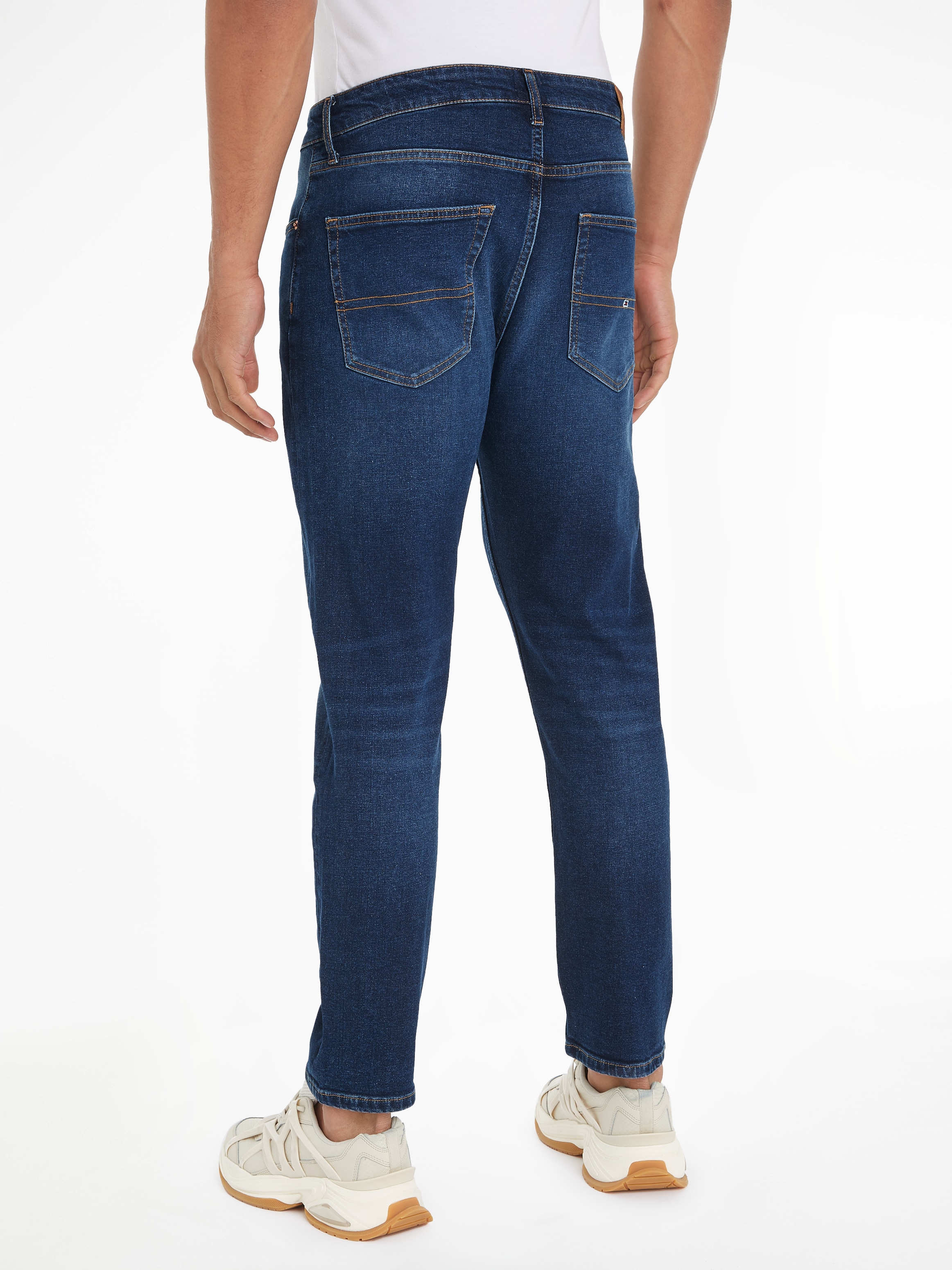 Tommy Jeans Regular-fit-Jeans »DAD JEAN RGLR TPRD«, mit Logoprägung