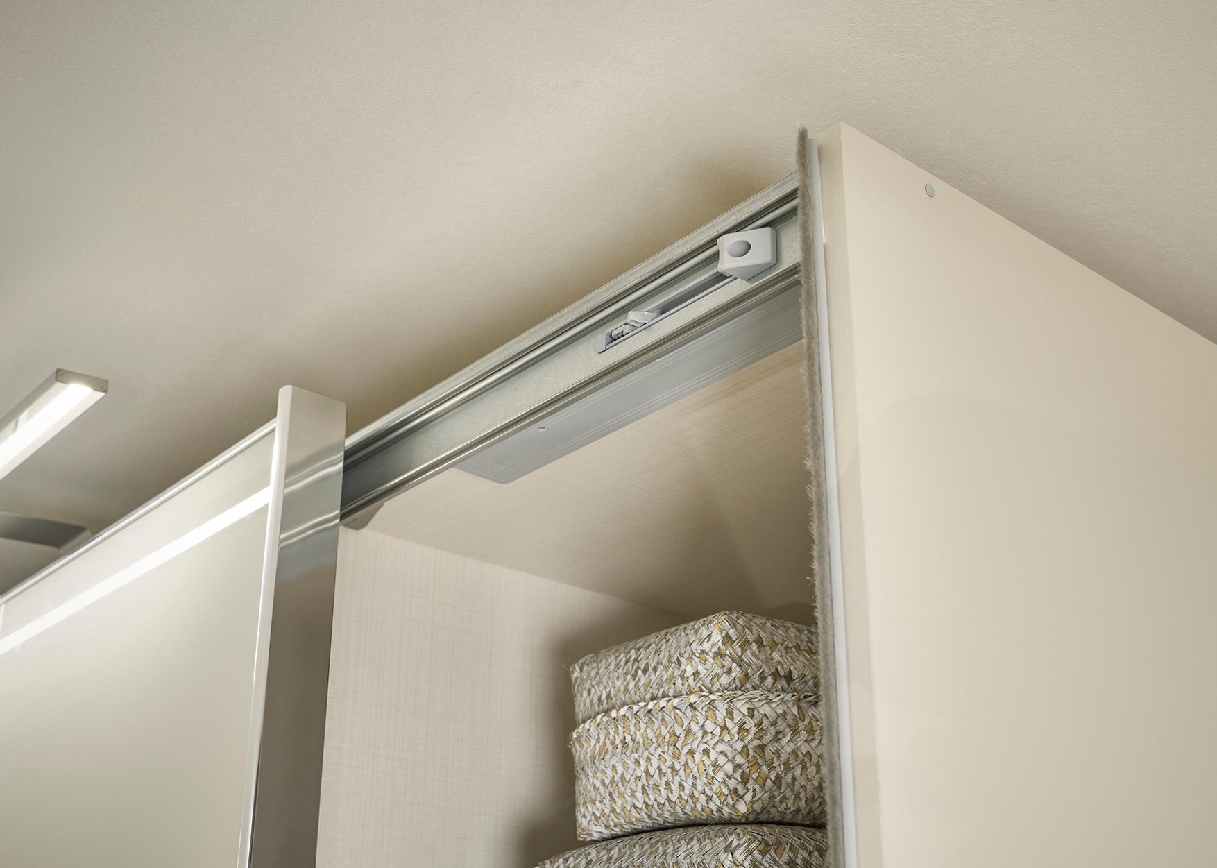 STAUD Schwebetürenschrank »Sonett 100, Made in Germany« mit vier verschiedenen Ausstattungsvarianten