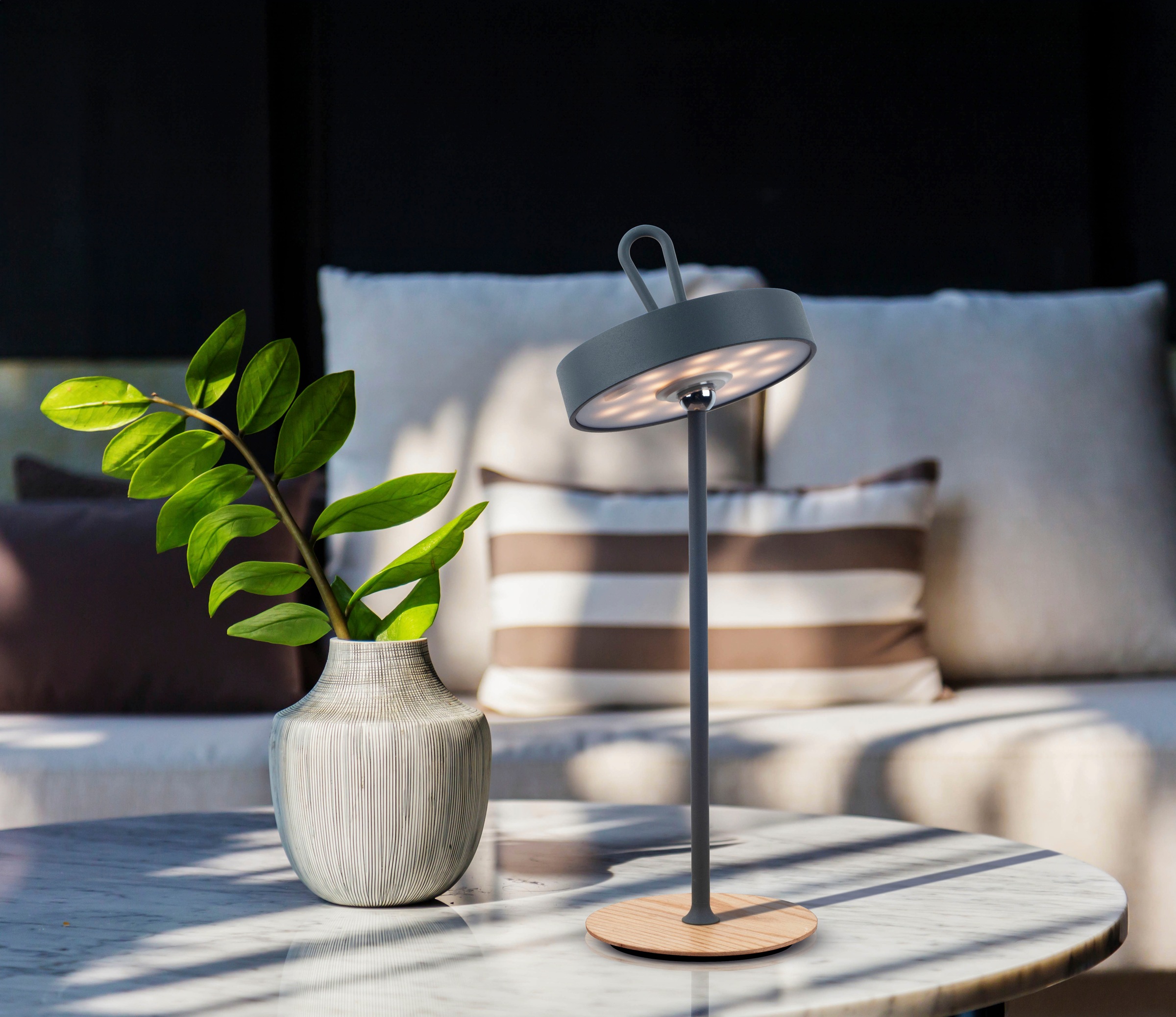 Home affaire LED Tischleuchte »Charmont mit Holzfuß, abnehmbares Kopfteil als Hängeleuchte verwendbar«, 1 flammig, Leuchtmittel LED-Modul | LED fest integriert, aufladbar, inkl Akku + USB Kabel, Kopfteil magnetisch, abnehmbar, Holz