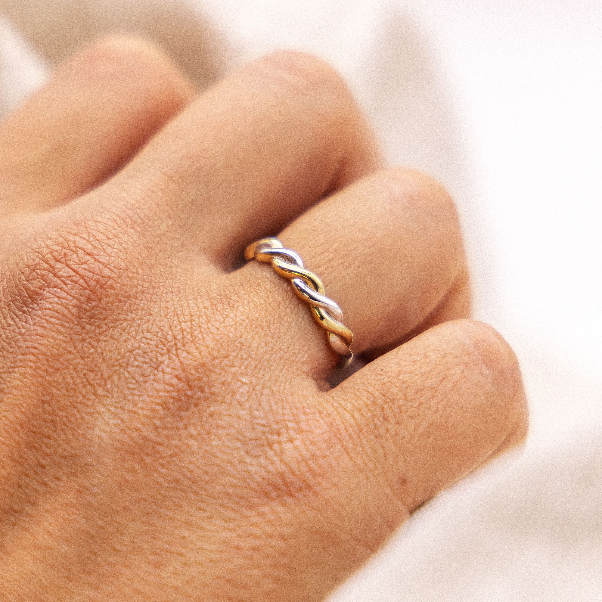Fascination by Ellen K. Fingerring »375 Gelbgold zweifarbig geschwungen«