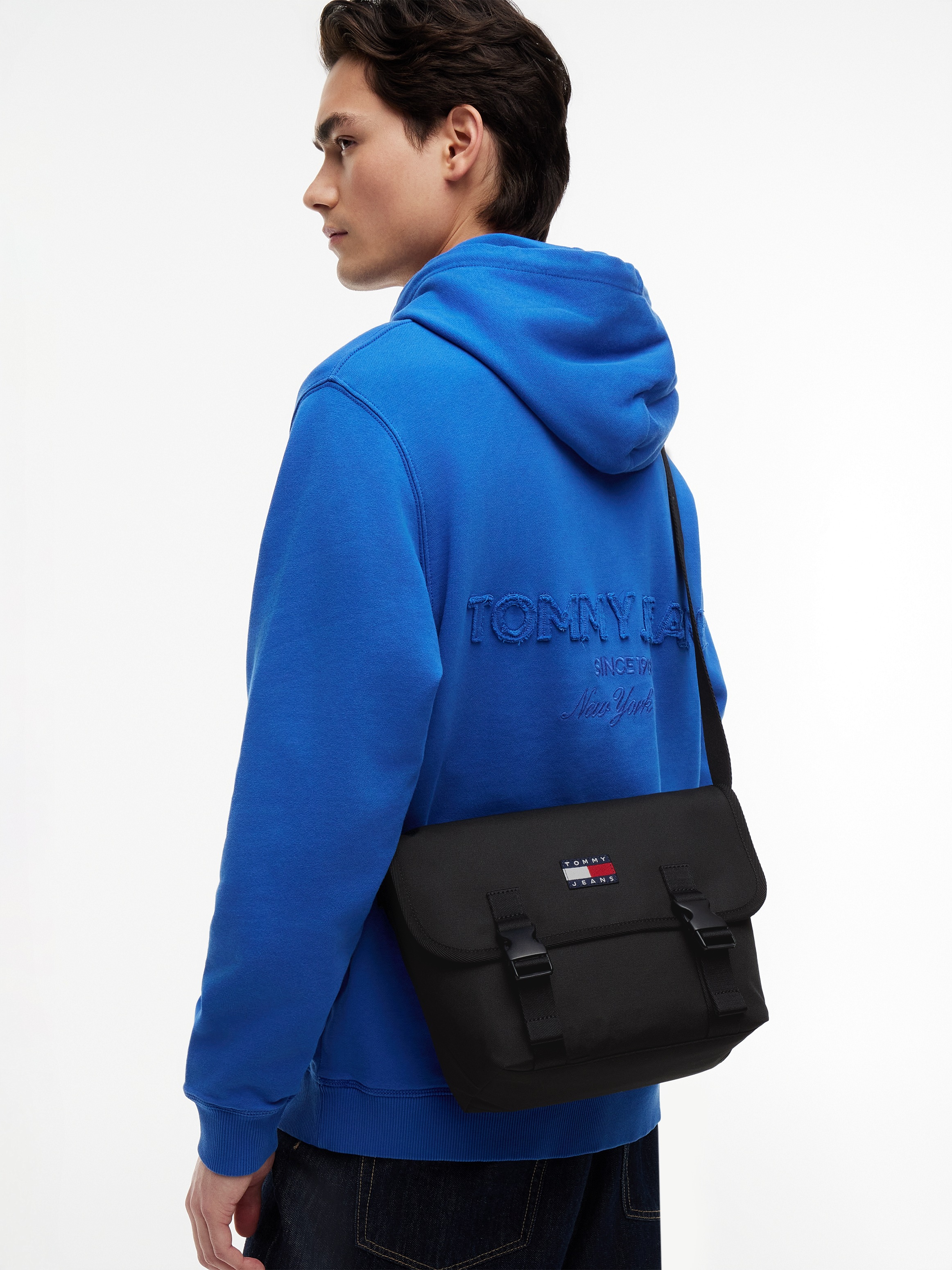 Tommy Jeans Messenger Bag »TJM ESS DAILY MESSENGER« Damen Schultertasche, Geschäftstasche mit Logo-Aufnäher