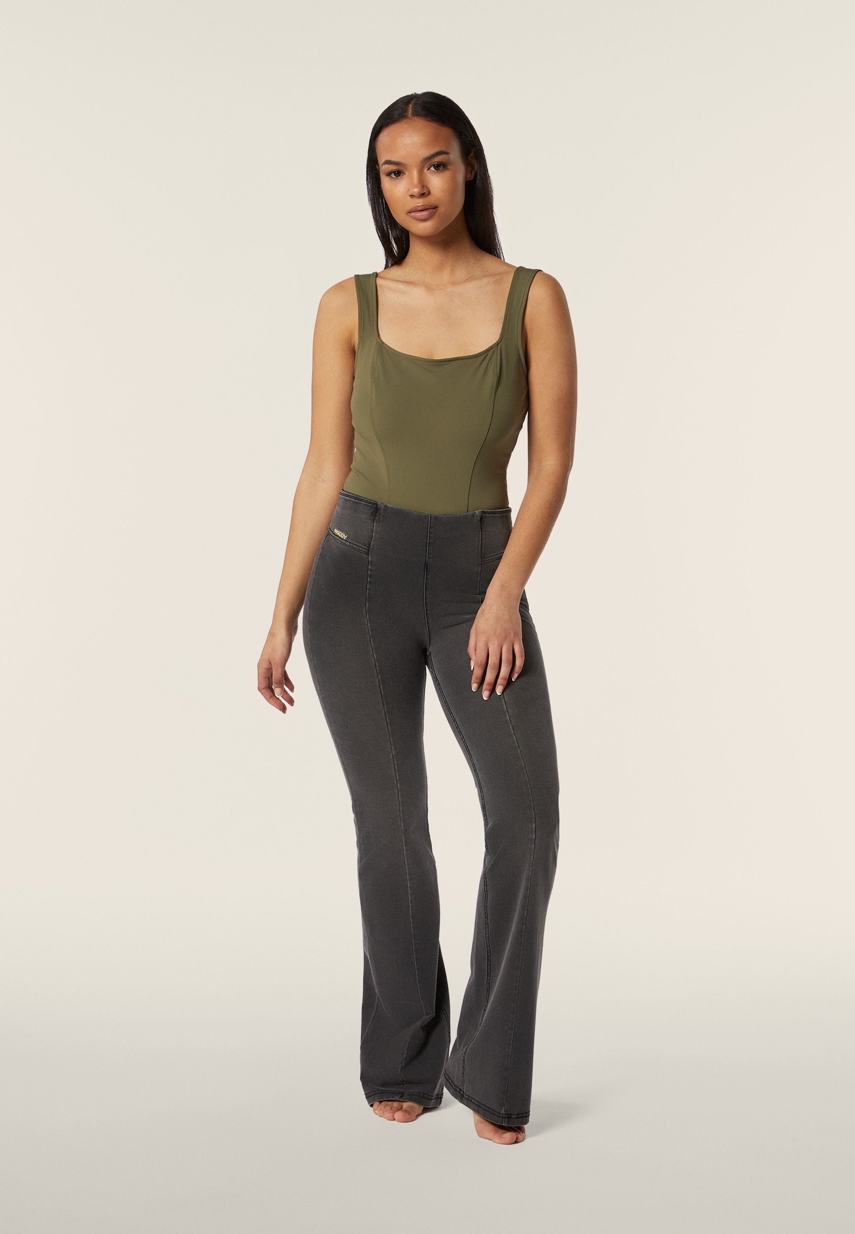 Freddy Leggings »NOW FLARE YOGA«, mit Lifting & Shaping Effekt