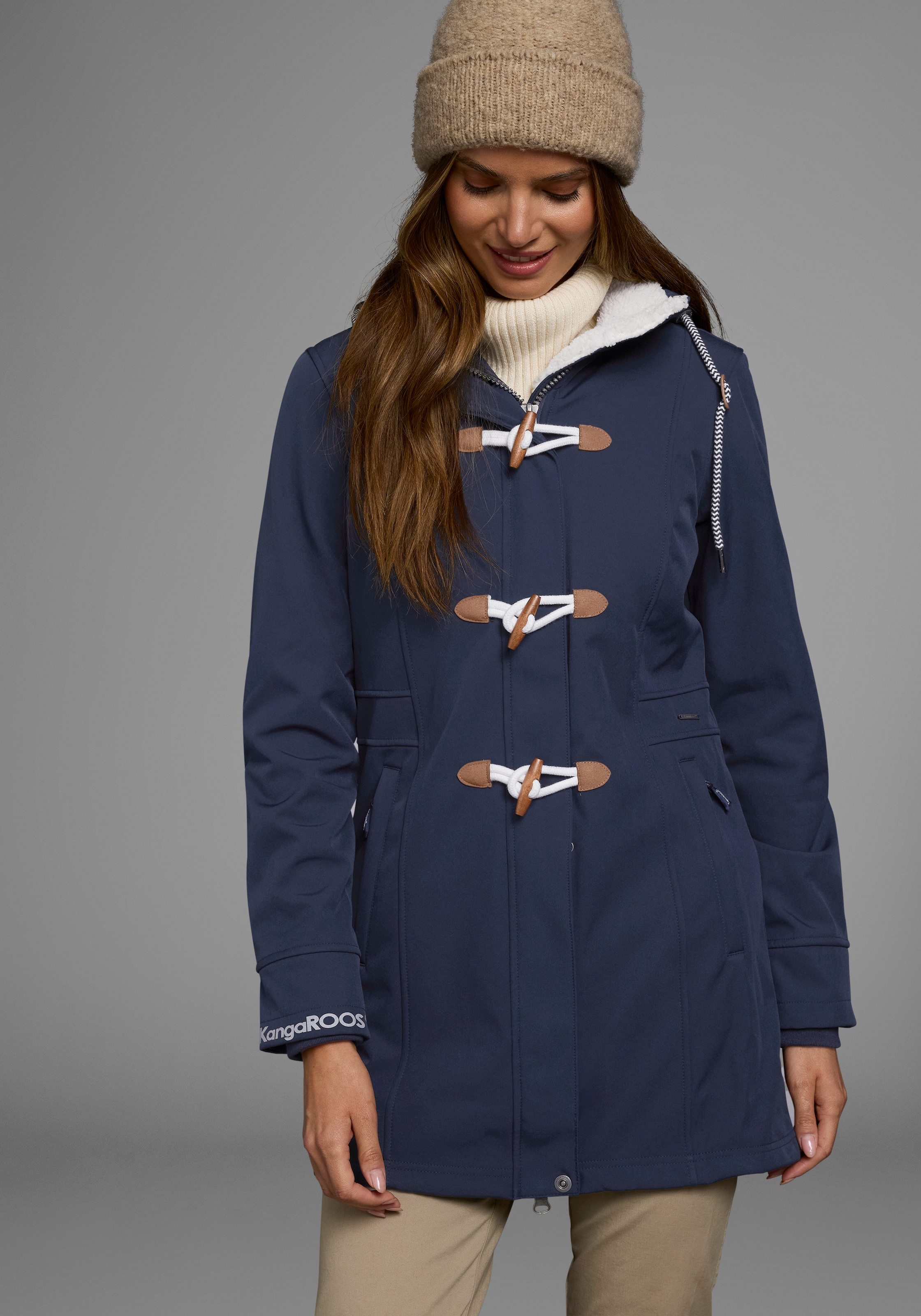 KangaROOS Softshelljacke, mit Kapuze, figurbetonte Passform, normaler Schnitt, mit abnehmbarer Kapuze