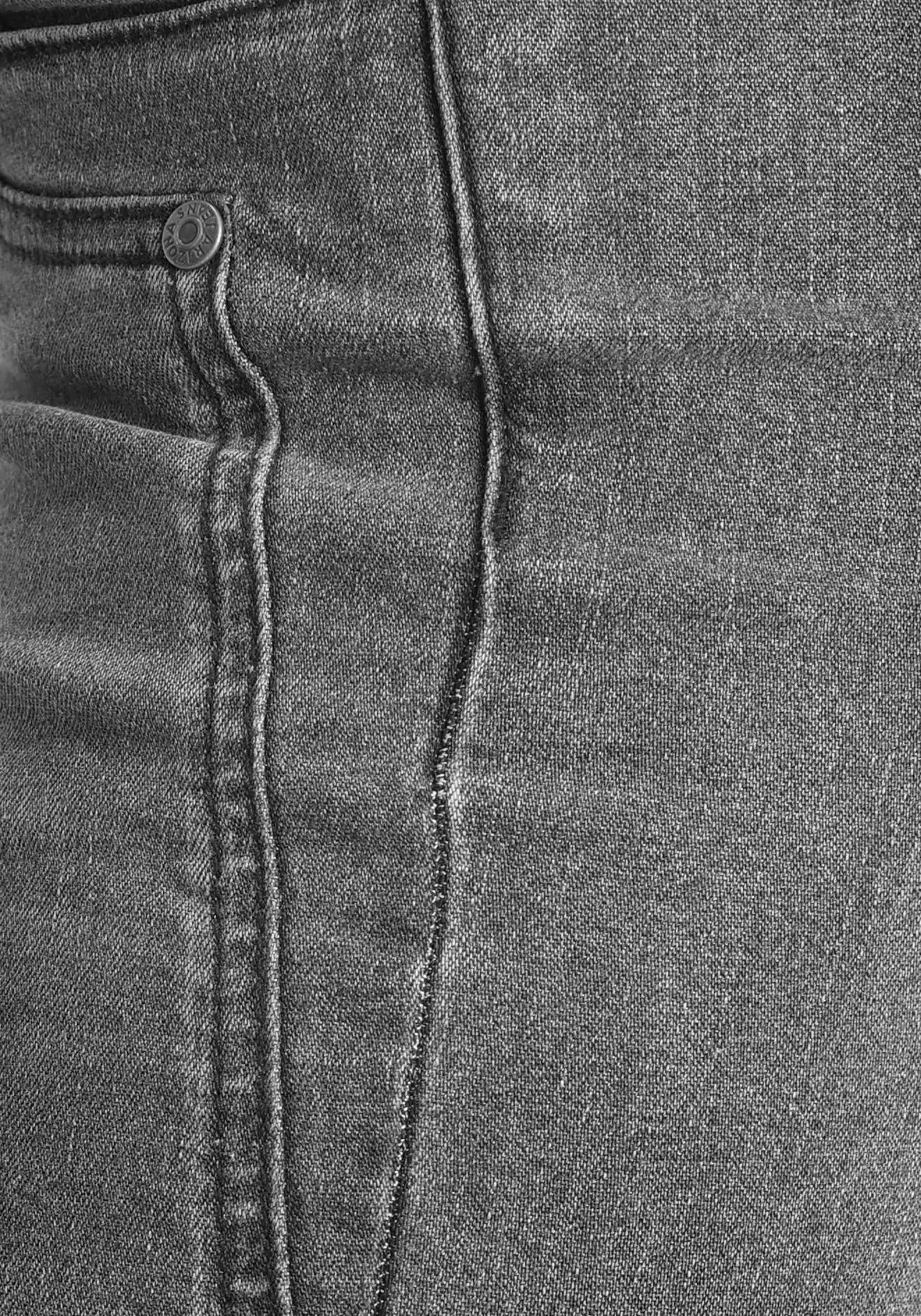 Arizona Skinny-fit-Jeans »mit Keileinsätzen«, extra-enger Beinschnitt, niedrige Leibhöhe