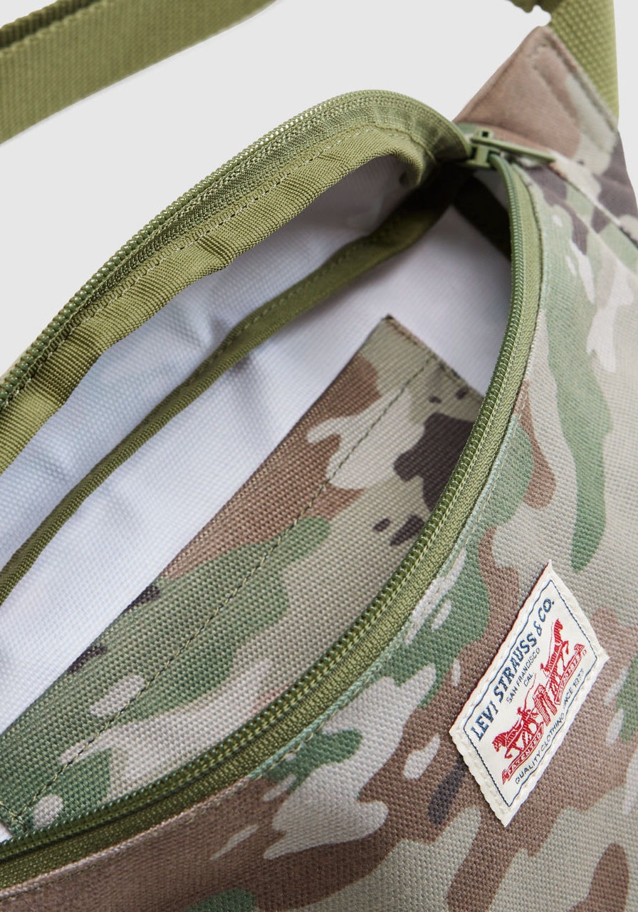 Levi's® Bauchtasche »DUBOCE SLING OV« mit Logo Stickerei